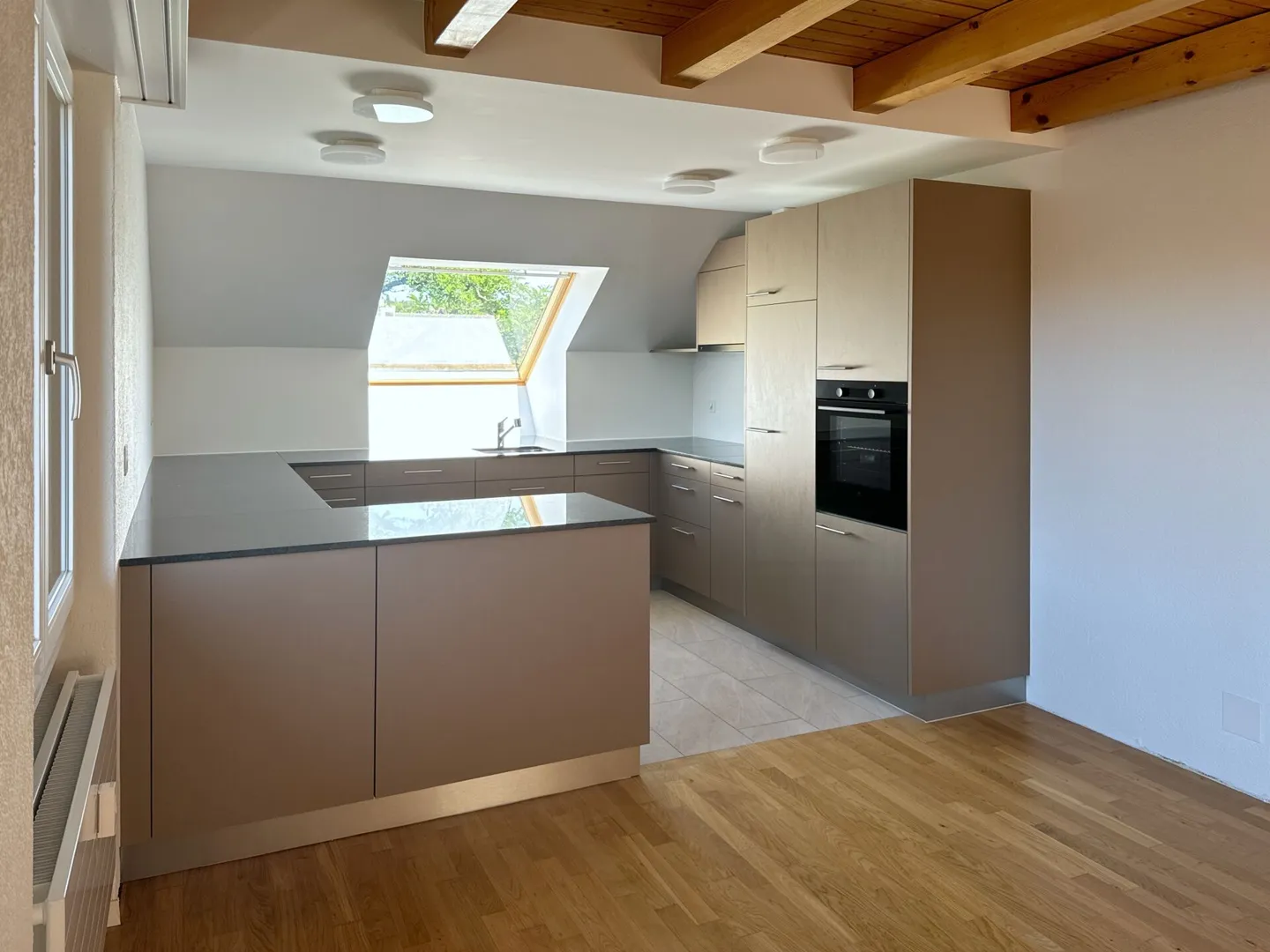 Appartement sous les combles rénové de 4 1/2 pièces avec galerie - Photo 1 sur 12
