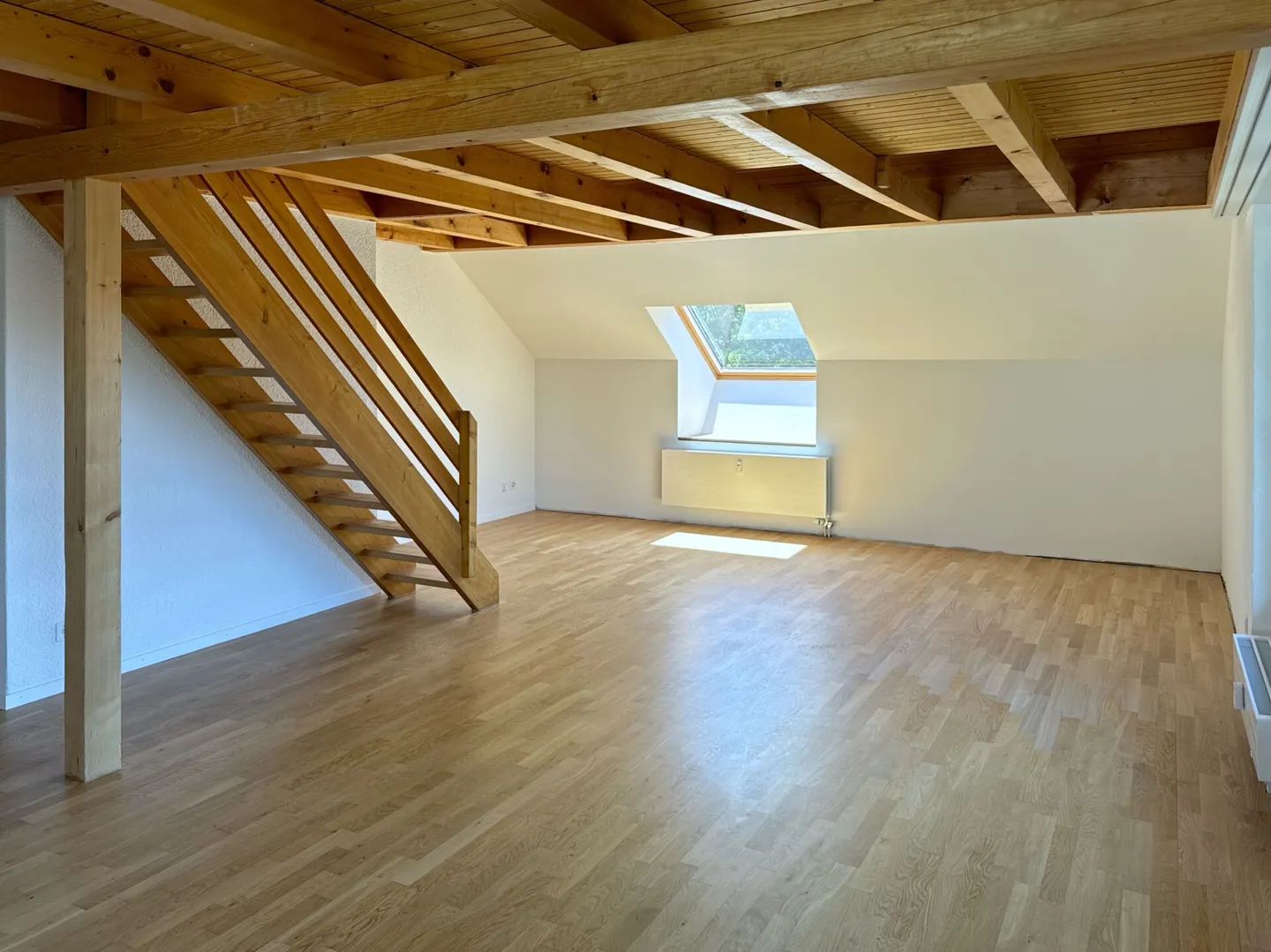 Appartement sous les combles rénové de 4 1/2 pièces avec galerie - Photo 3 sur 12