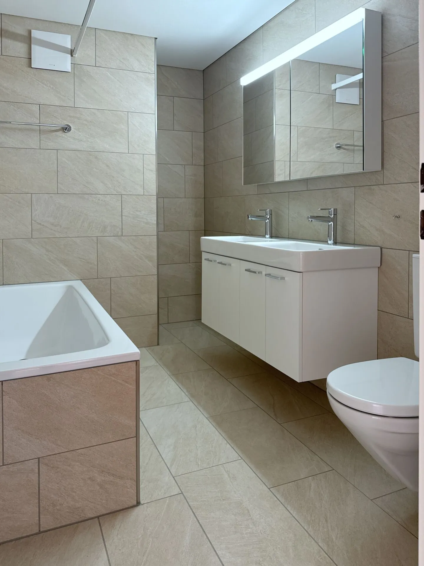 Appartement sous les combles rénové de 4 1/2 pièces avec galerie - Photo 4 sur 12