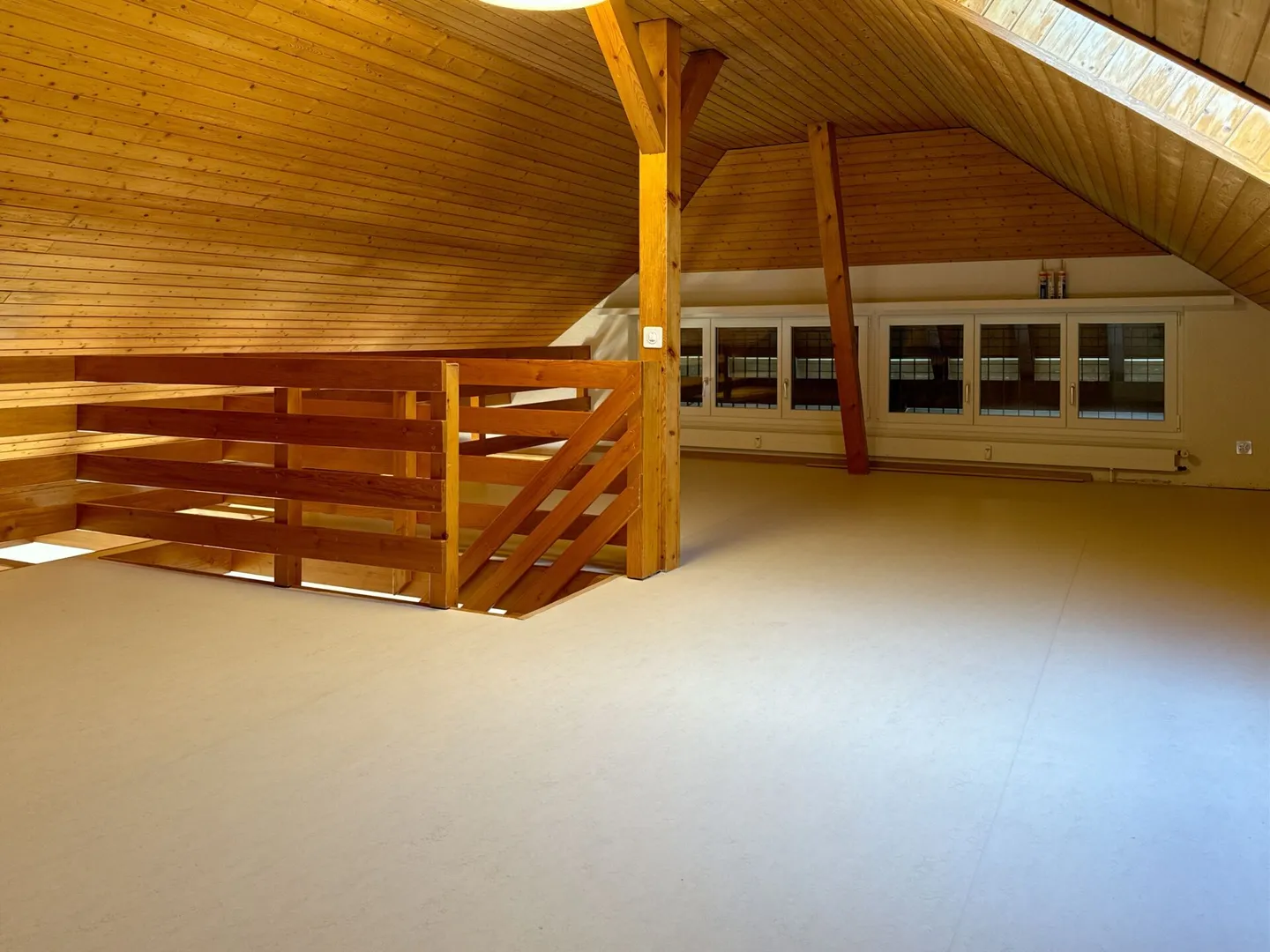 Appartement sous les combles rénové de 4 1/2 pièces avec galerie - Photo 10 sur 12