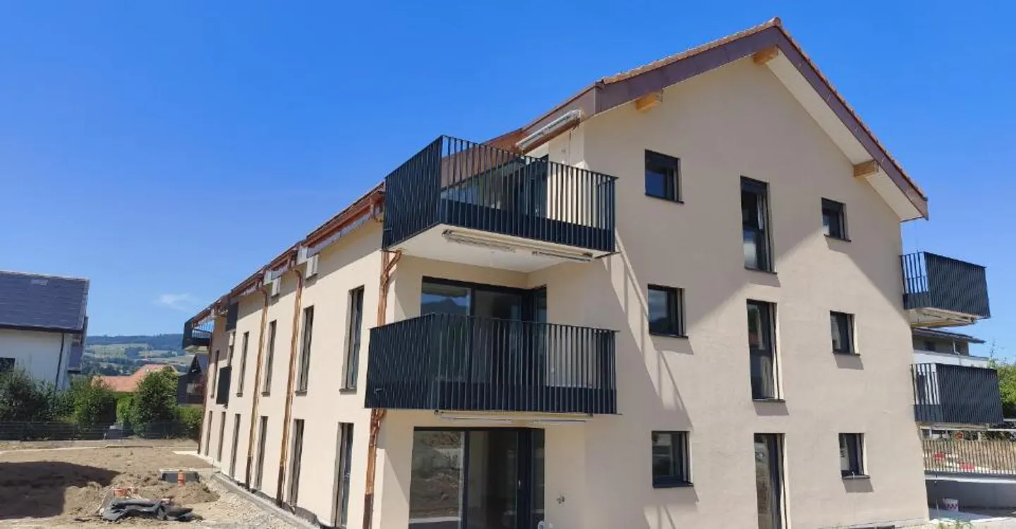 2,5-Zimmer-Wohnung im Dachgeschoss mit Blick auf den Moléson - Foto 1 von 7