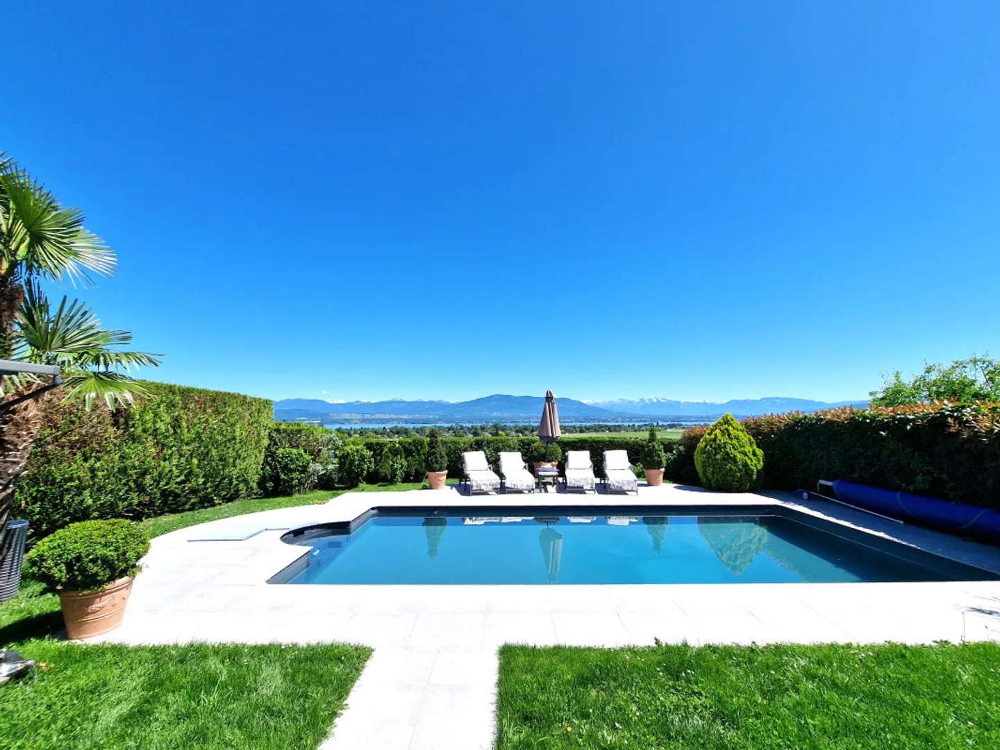 Esclusivo e fuori mercato: Villa paradisiaca con vista mozzafiato sul lago - Foto 1 di 4