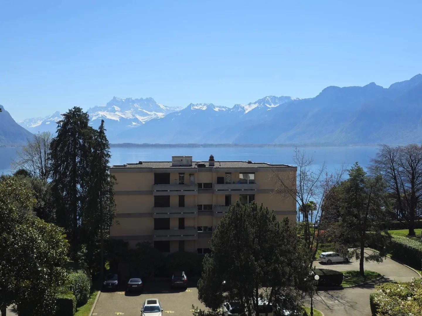 Appartement spacieux avec vue sur le lac - Photo 2 sur 9
