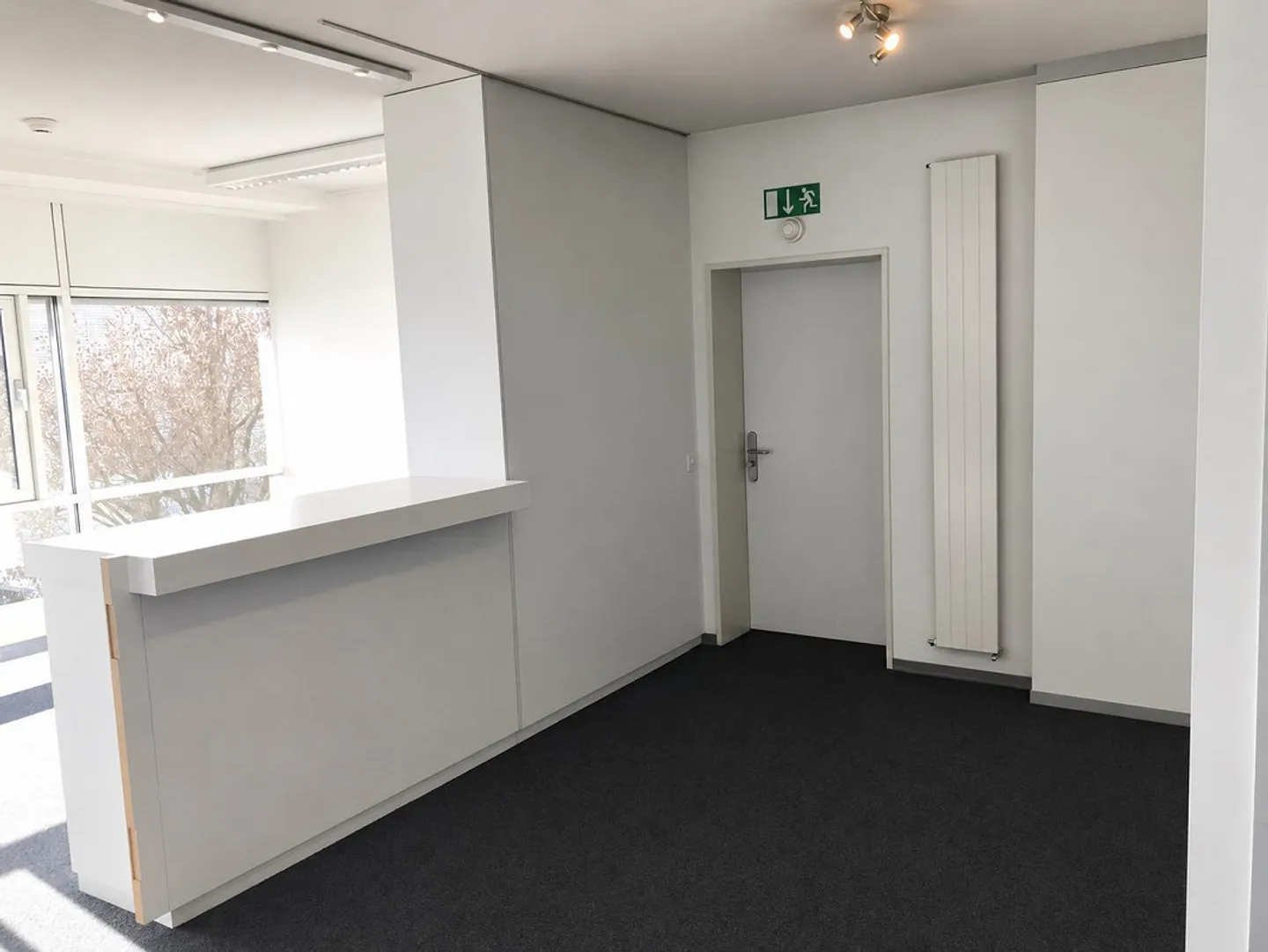 Visibility for Your Business – Attractive Office Space in Effretikon - Photo 1 of 7