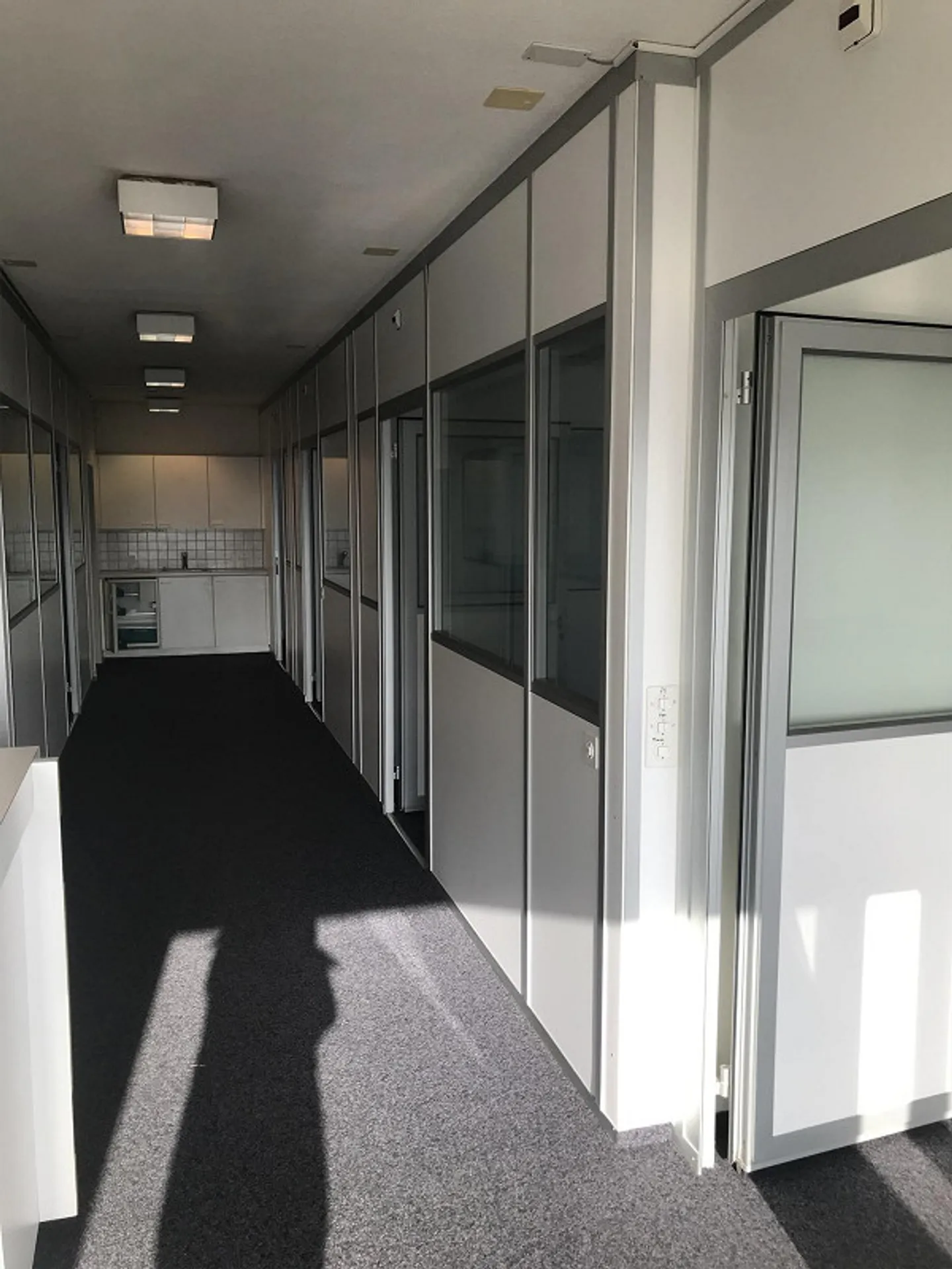 Visibility for Your Business – Attractive Office Space in Effretikon - Photo 4 of 7