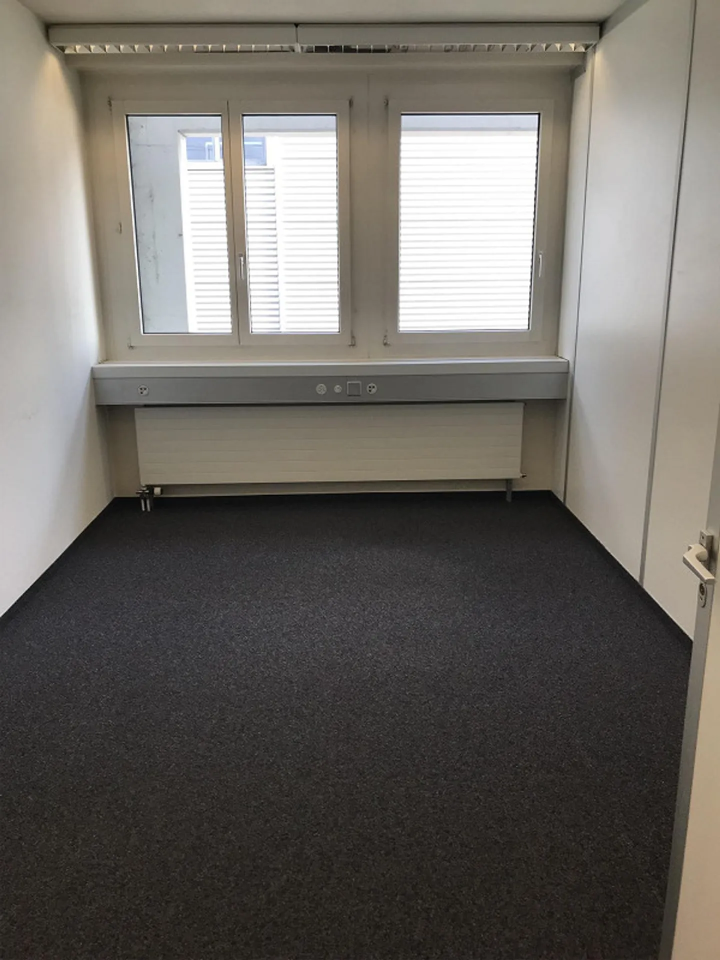 Visibility for Your Business – Attractive Office Space in Effretikon - Photo 5 of 7