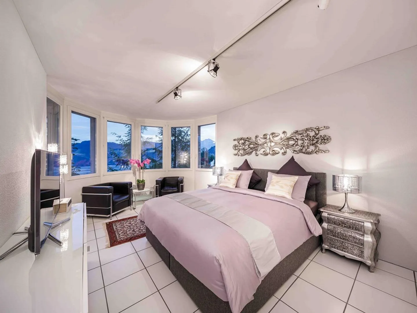 Exclusive villa with spectacular lake and mountain views - Photo 15 of 30