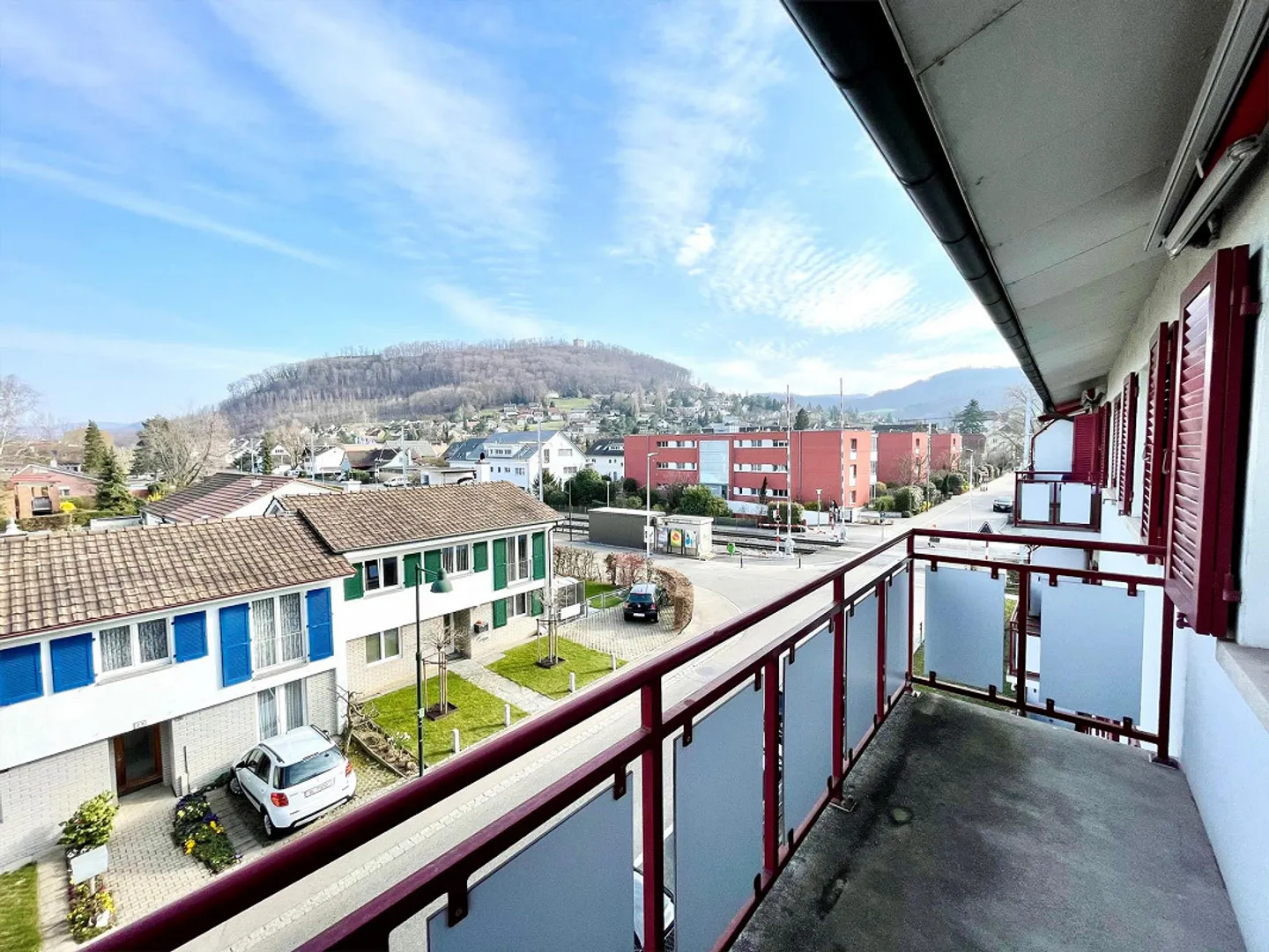 Strada laterale tranquilla in una posizione centrale vicino ai mezzi pubblici - Foto 2 di 9