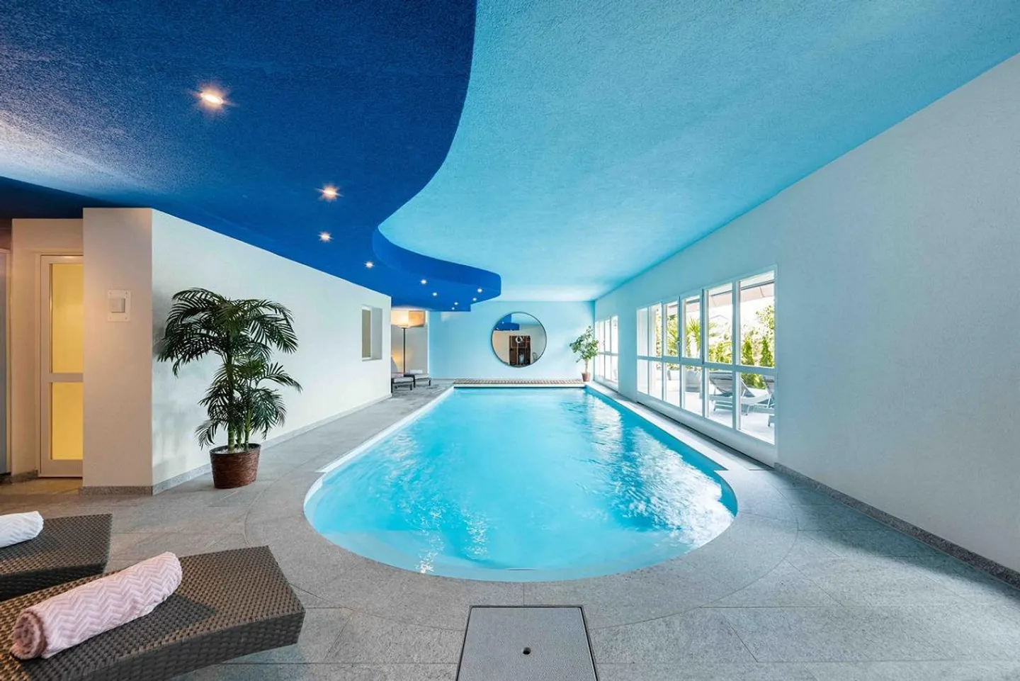 Exclusive villa with spectacular lake and mountain views - Photo 23 of 30