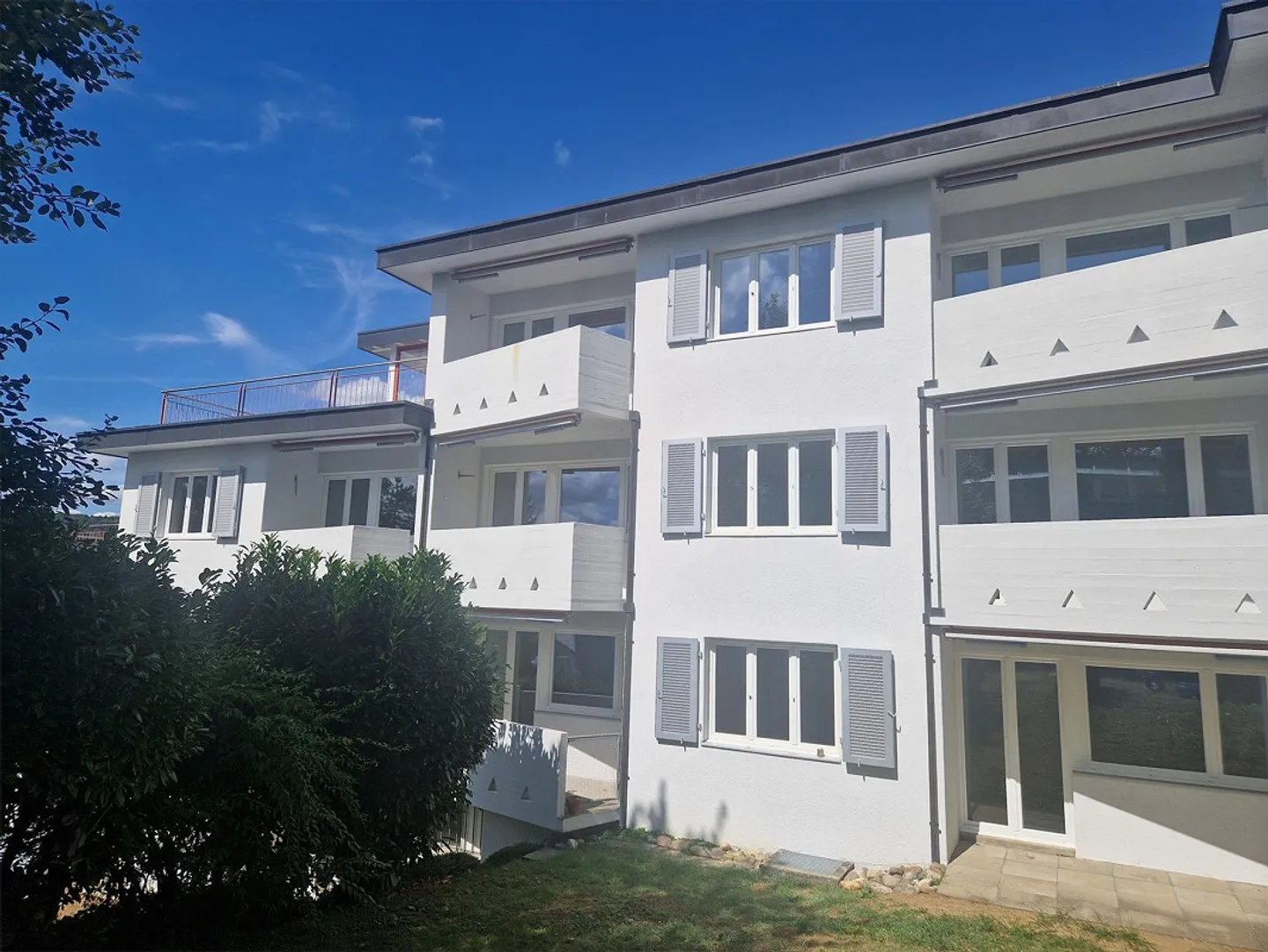 Appartement entièrement rénové dans un emplacement calme et central - Photo 1 sur 6