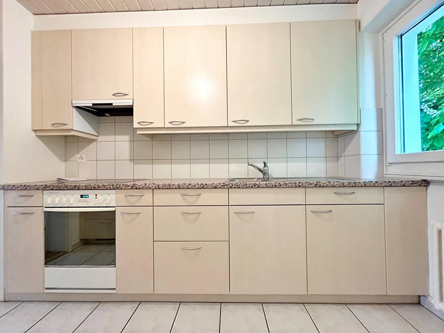 Strada laterale tranquilla in una posizione centrale vicino ai mezzi pubblici - Foto 6 di 9