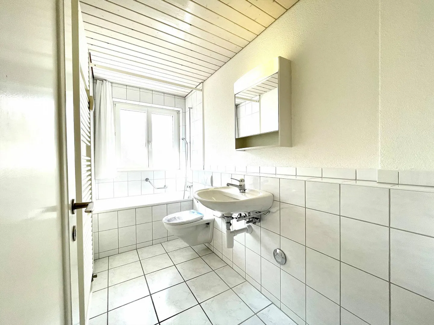 Strada laterale tranquilla in una posizione centrale vicino ai mezzi pubblici - Foto 7 di 9