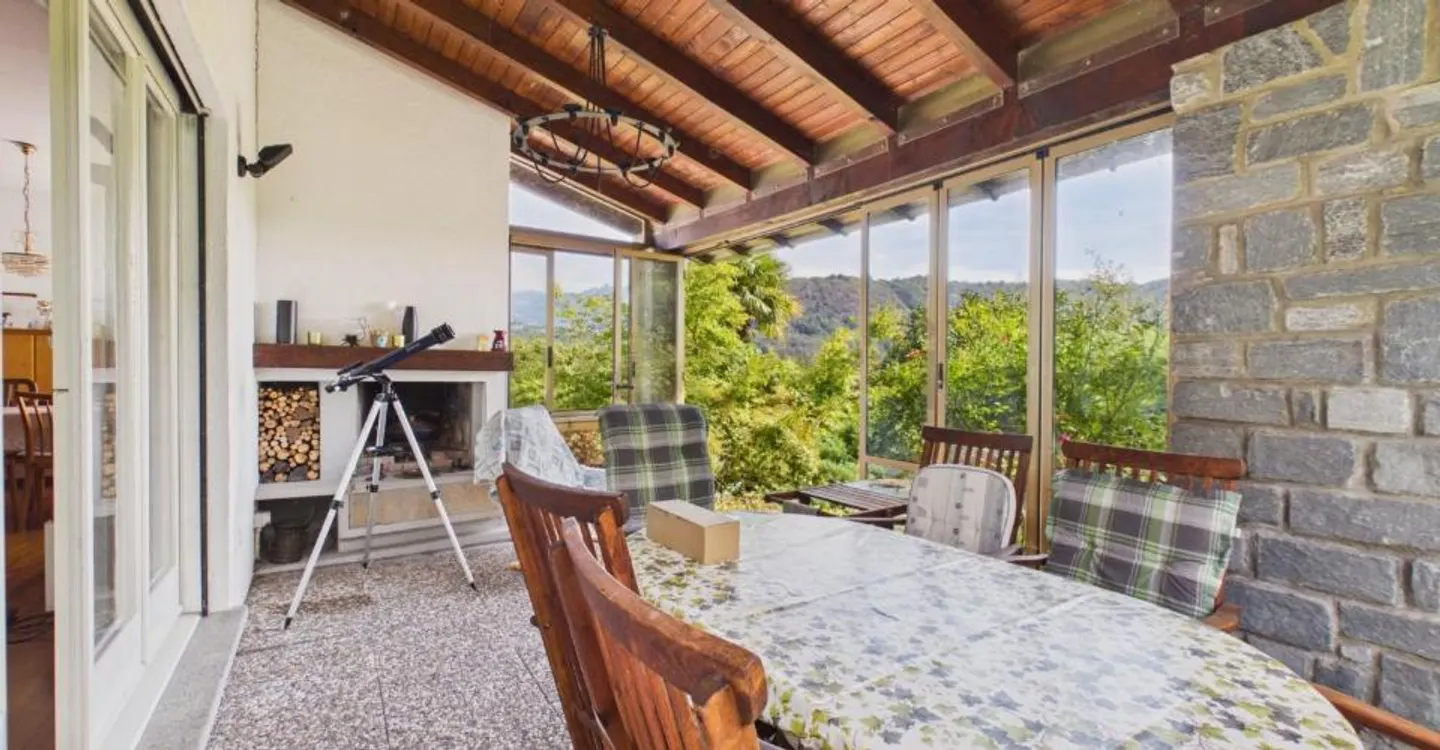 1000 m² plot, great renovation potential and pergola with fireplace - Photo 9 of 11