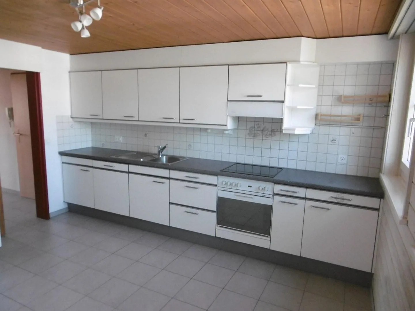 Attraktive 4.5-Zimmer-Maisonette-Wohnung in Utzenstorf (126 m2 im DG) - Foto 3 von 9