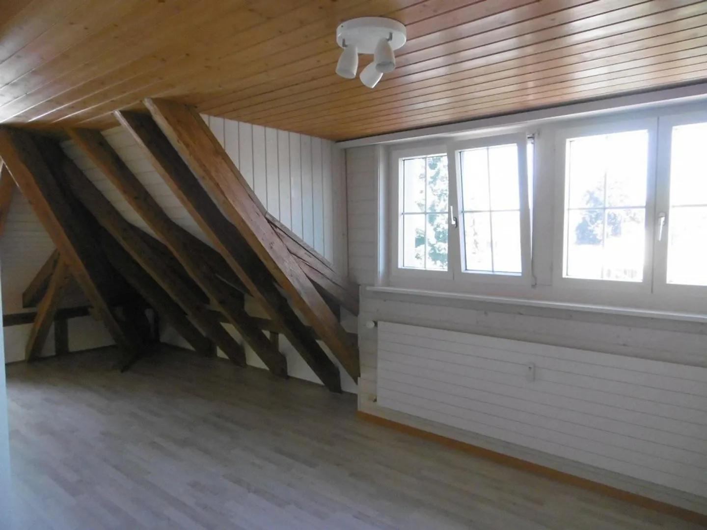 Attraktive 4.5-Zimmer-Maisonette-Wohnung in Utzenstorf (126 m2 im DG) - Foto 5 von 9