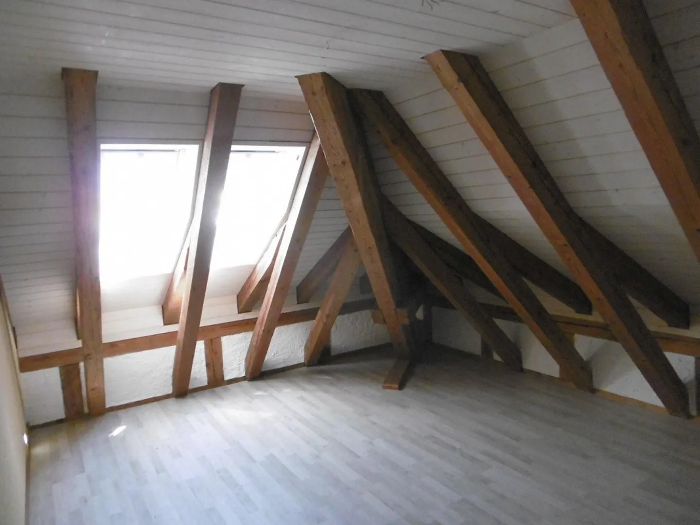 Attraktive 4.5-Zimmer-Maisonette-Wohnung in Utzenstorf (126 m2 im DG) - Foto 6 von 9