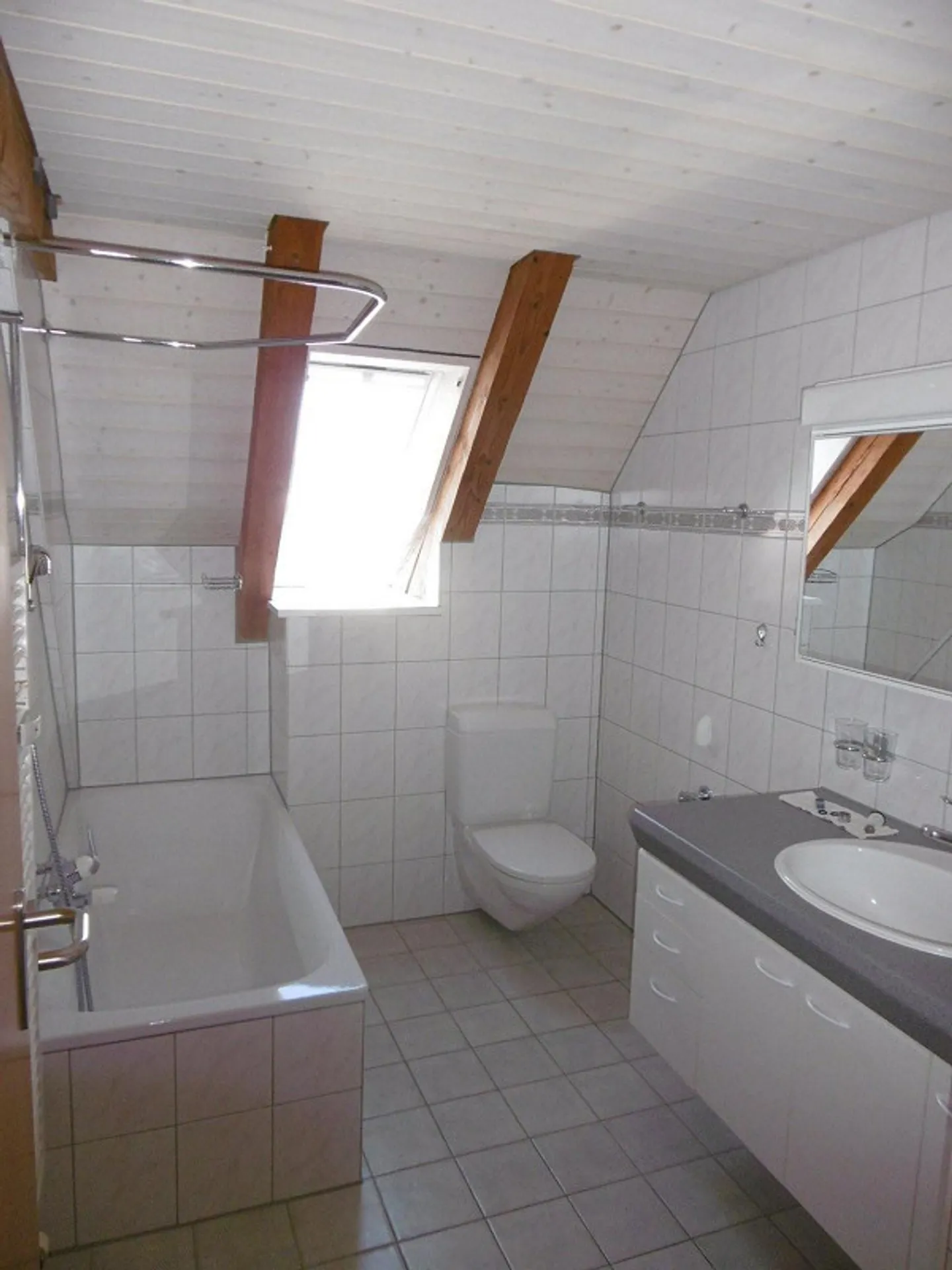 Attraktive 4.5-Zimmer-Maisonette-Wohnung in Utzenstorf (126 m2 im DG) - Foto 8 von 9