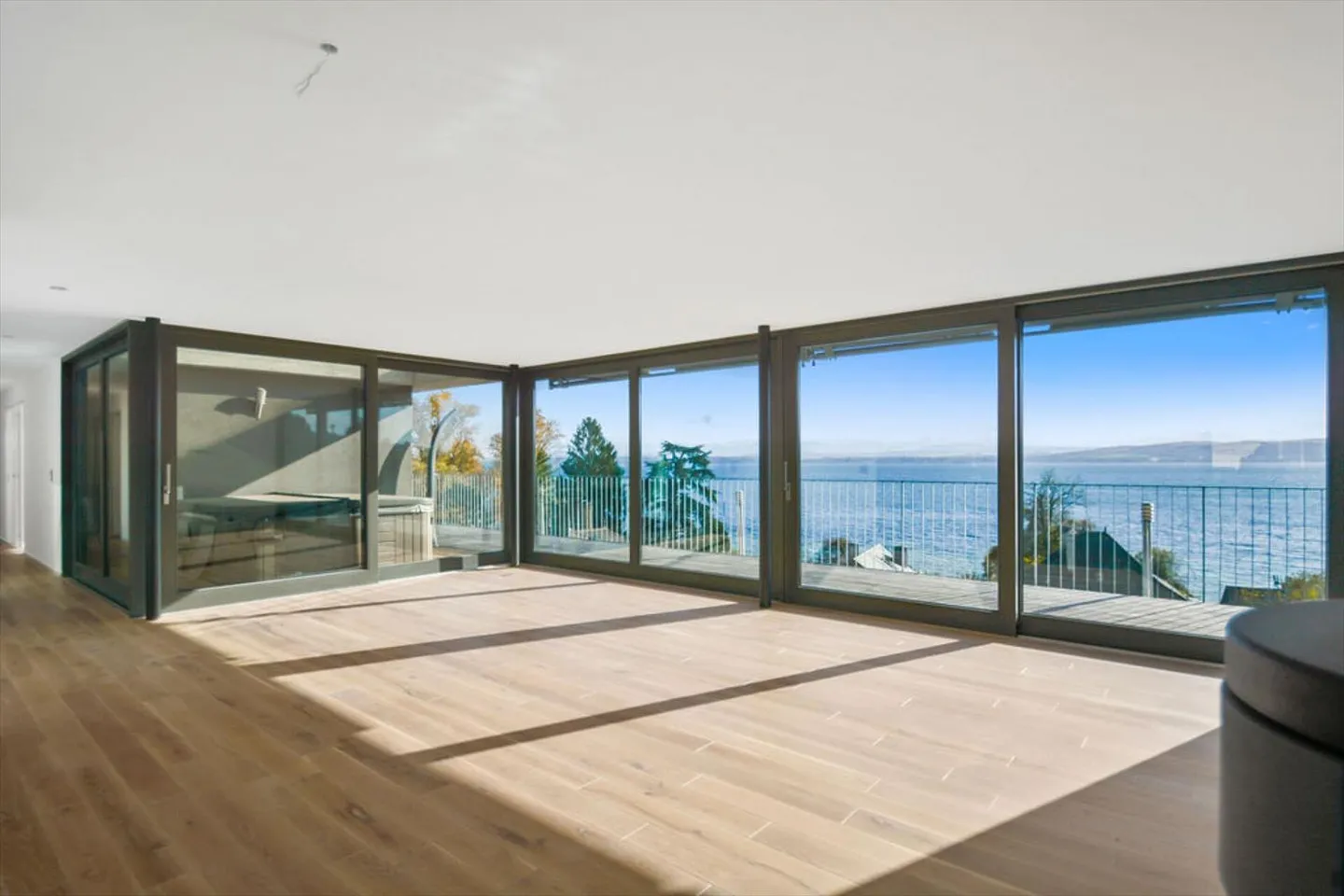 Attico di lusso a Chez-le-Bart, vista lago, posizione ideale tra Neuchâtel e Losanna - Foto 2 di 13