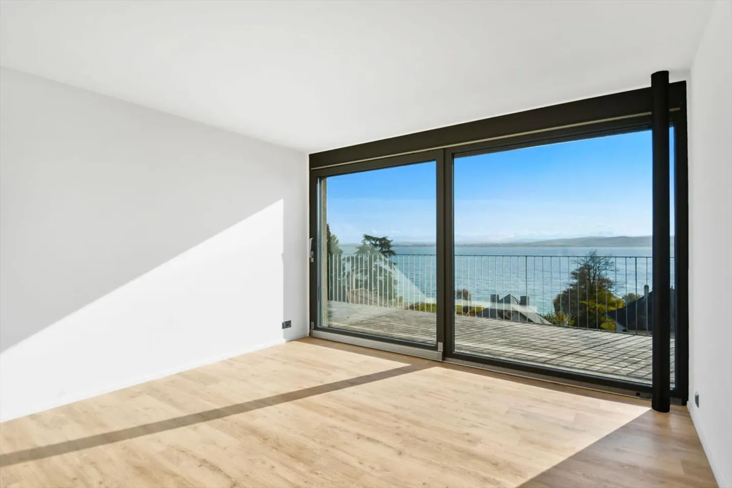 Attico di lusso a Chez-le-Bart, vista lago, posizione ideale tra Neuchâtel e Losanna - Foto 9 di 13