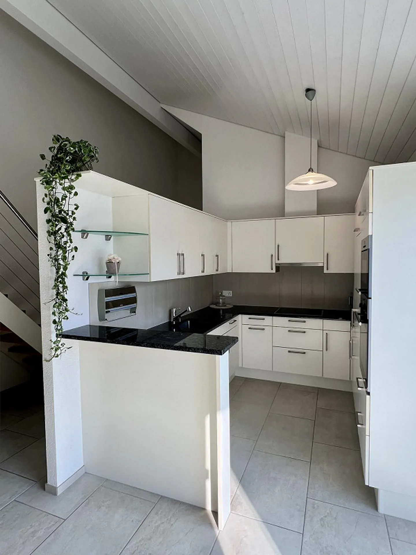 Appartement en duplex lumineux de 4,5 pièces - Photo 4 sur 11