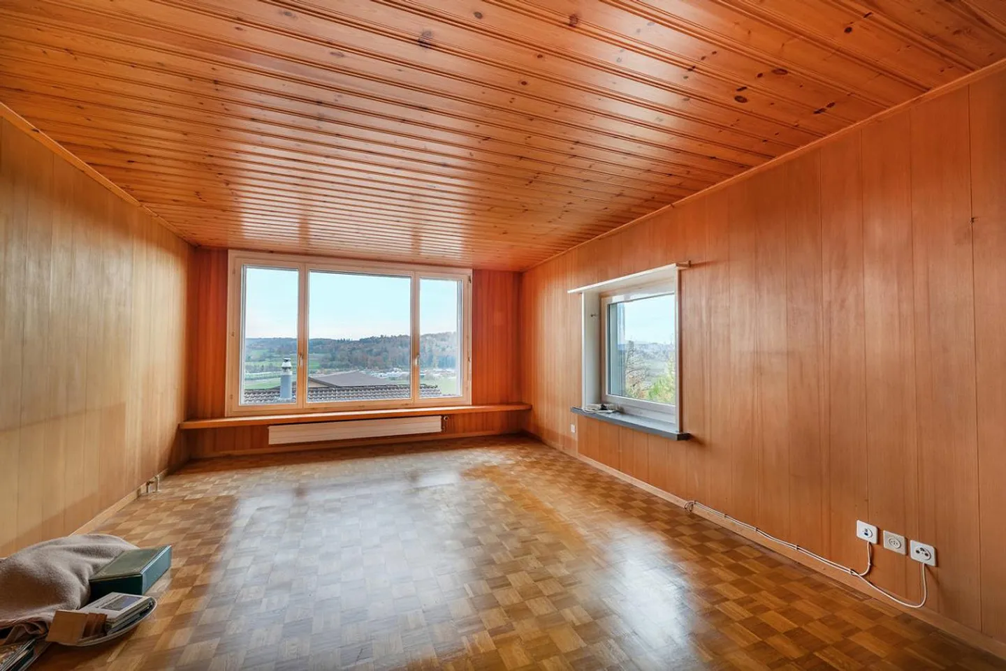 Wanted: new owners for a single-family home with breathtaking views - Photo 3 of 12