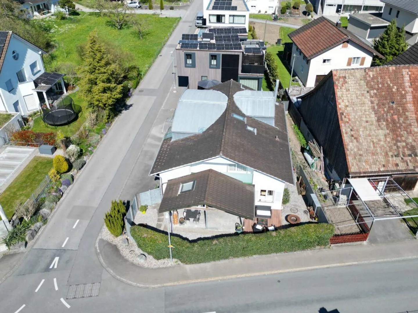 Geräumiges Familienhaus mit Studio - Foto 2 von 16