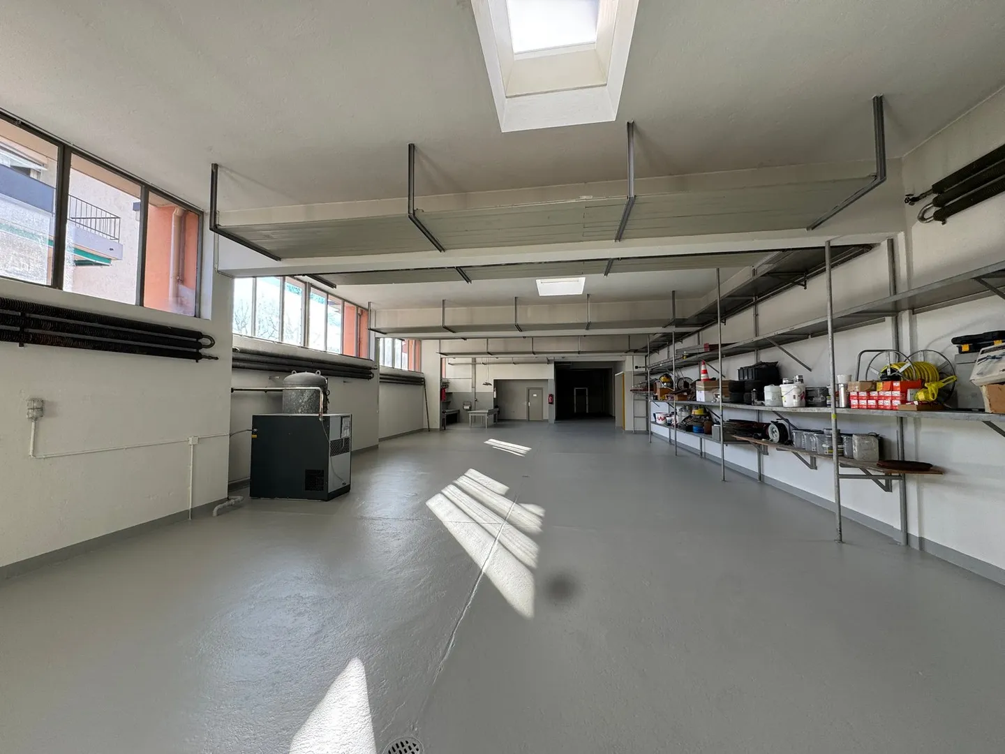 Verkauf oder Vermietung von Gewerbe-/Büro-/Verwaltungsimmobilie mit Büros in Balerna - Foto 1 von 33