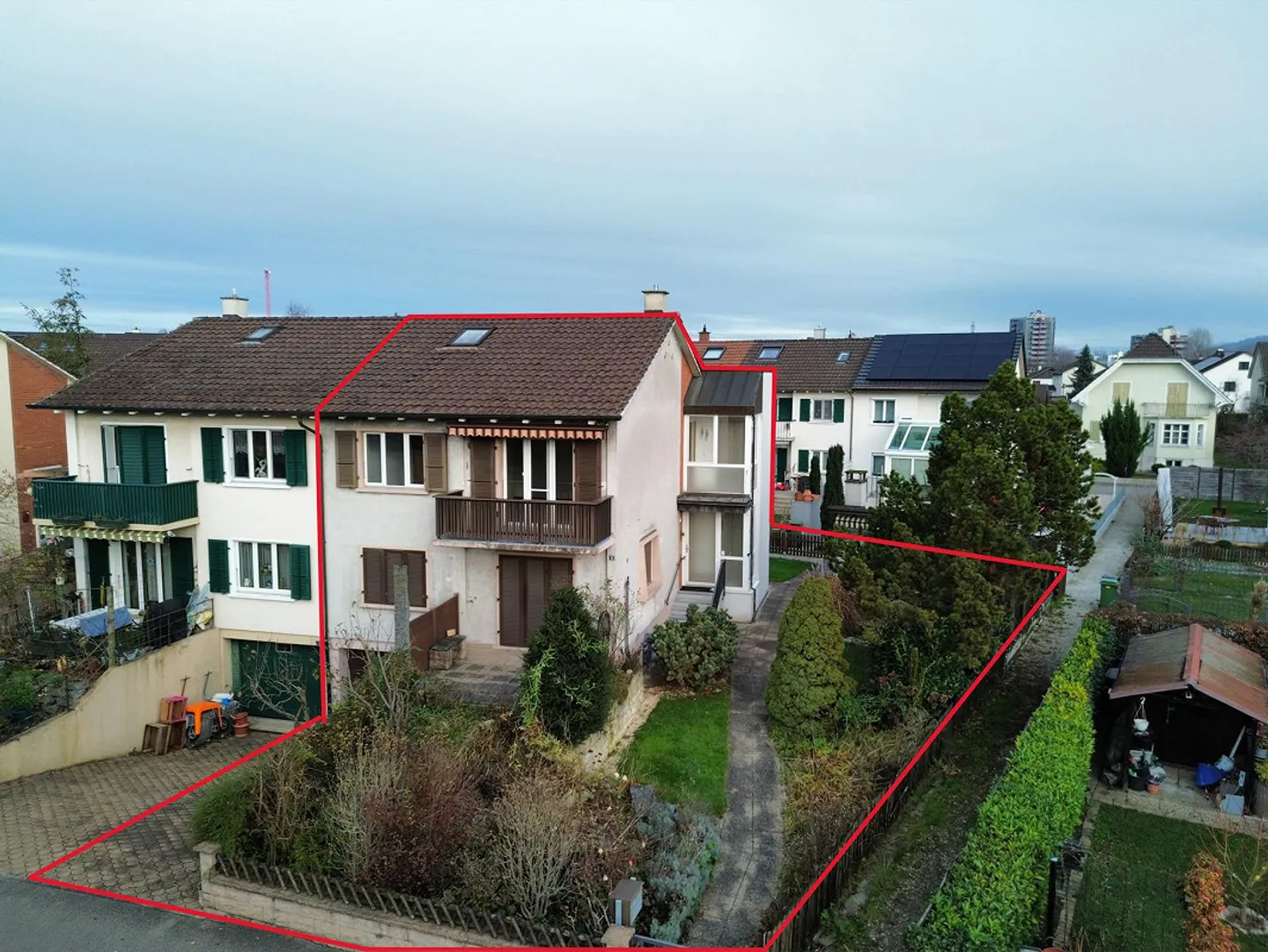 4.5-room semi-detached house with beautiful garden in a quiet location. - Photo 1 of 14