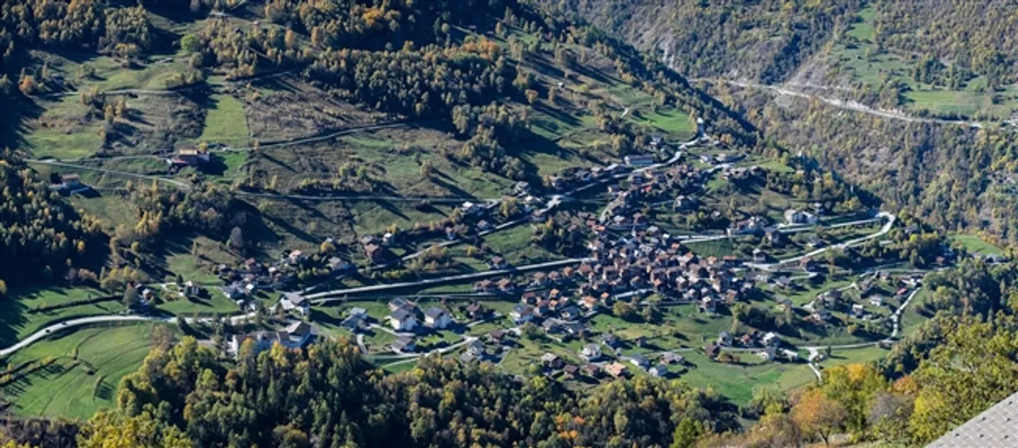 «Mandatsfreies Grundstück + Verkaufsgenehmigung für Chalet – Chance für Bauherren oder Privatkunden» - Photo 3 sur 3