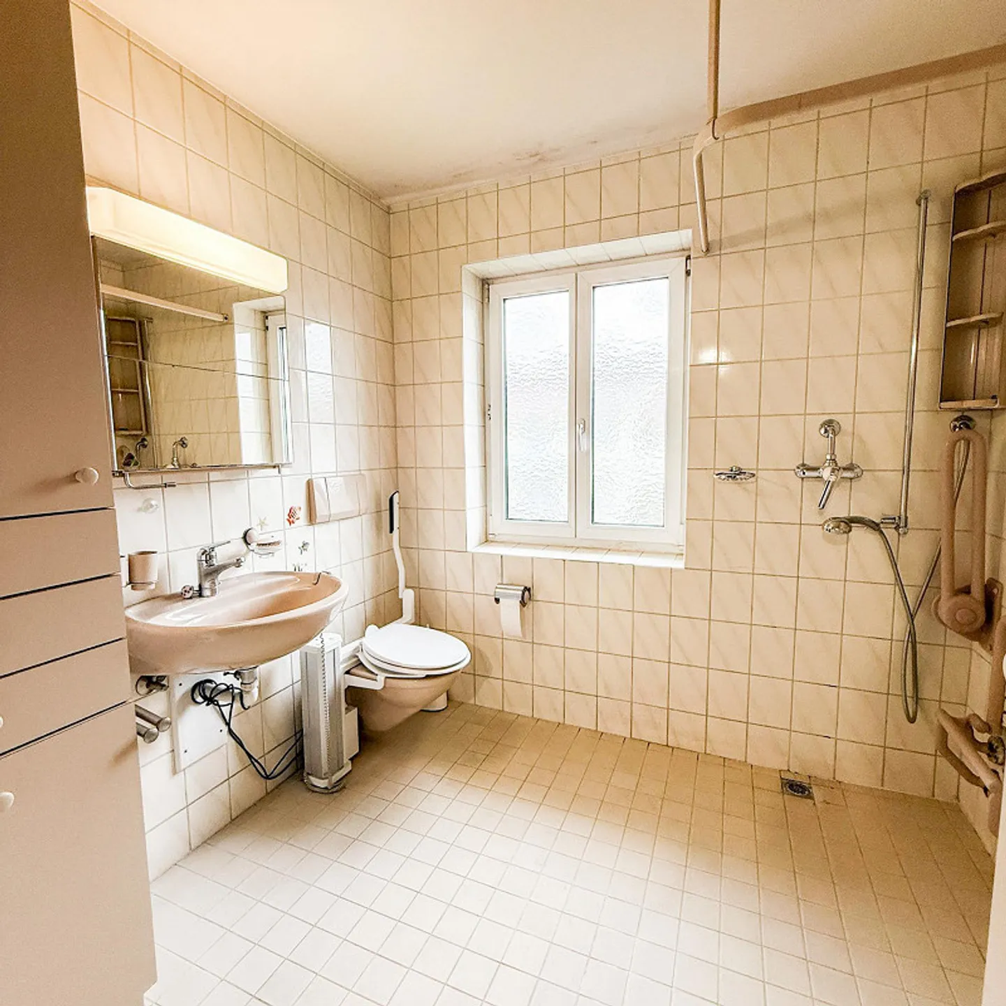 4.5-room semi-detached house with beautiful garden in a quiet location. - Photo 8 of 14