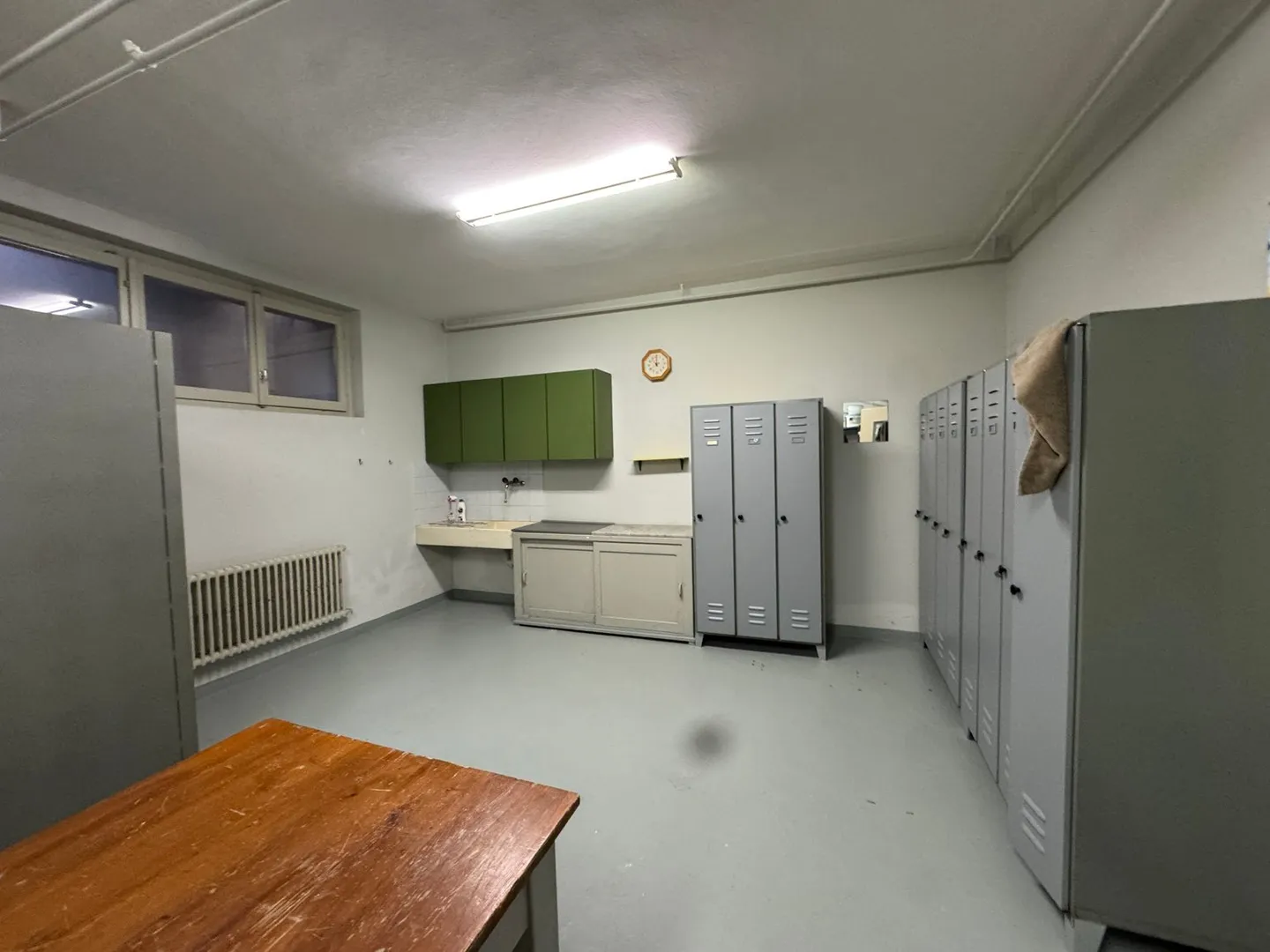 Verkauf oder Vermietung von Gewerbe-/Büro-/Verwaltungsimmobilie mit Büros in Balerna - Foto 3 von 33