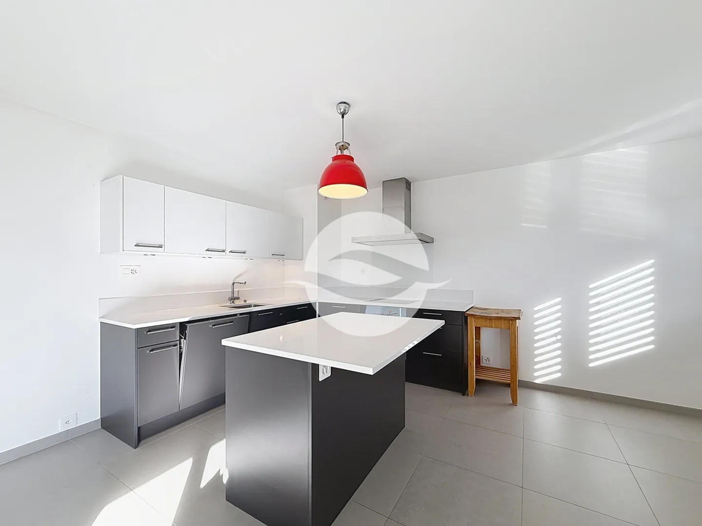 Modern Apartment in Meyrin - Photo 2 of 8