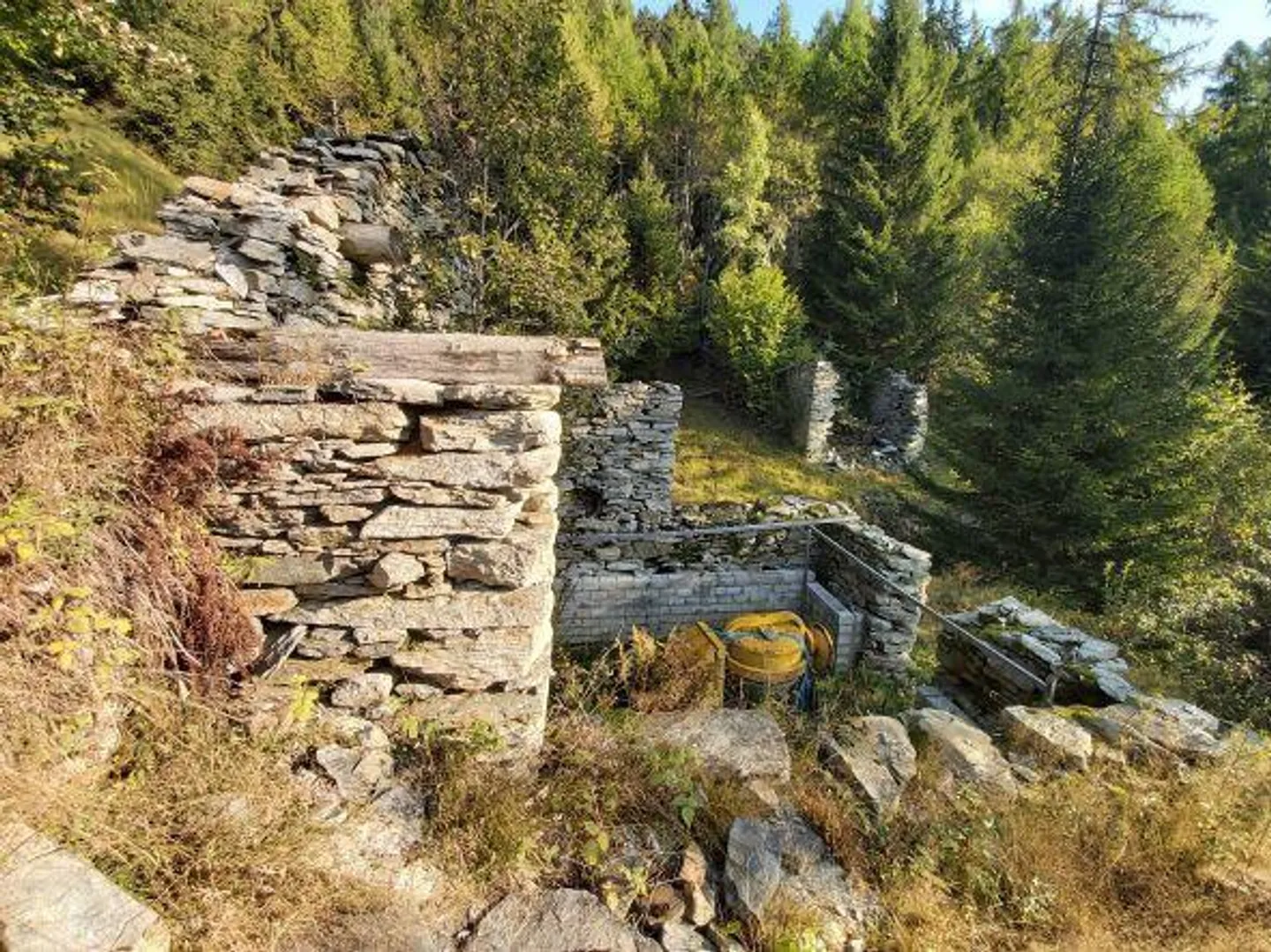 2 rustici da ristrutturare in una bellissima posizione - Foto 9 di 37