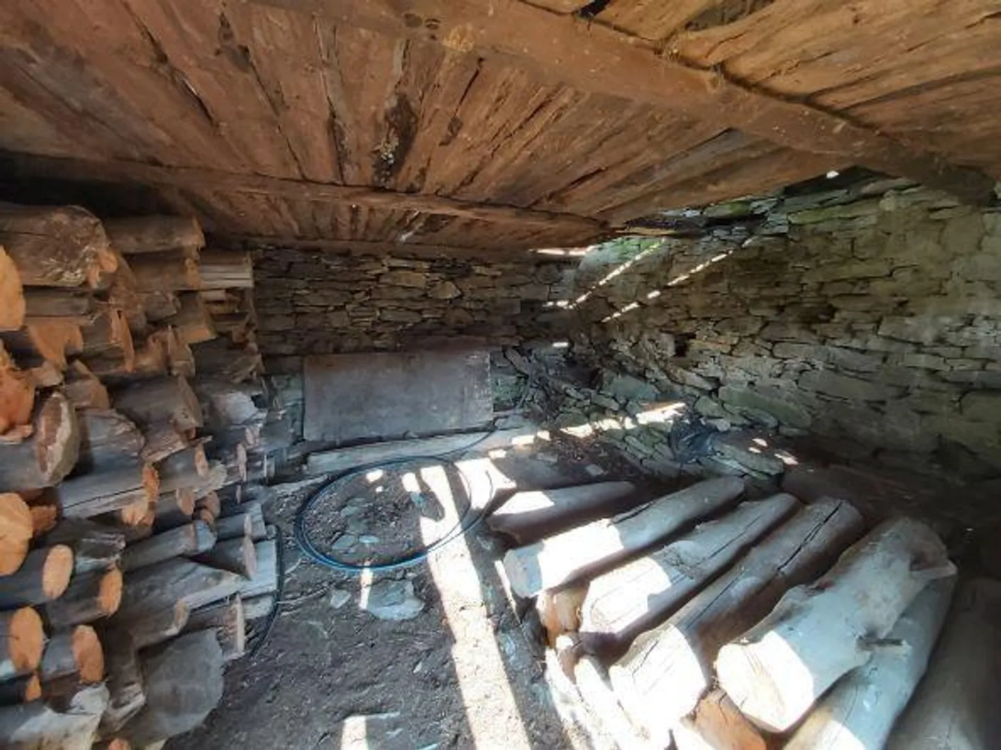 2 rustici da ristrutturare in una bellissima posizione - Foto 11 di 37