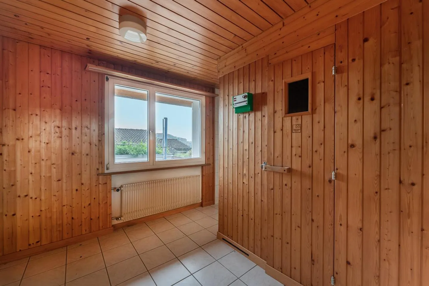 Wanted: new owners for a single-family home with breathtaking views - Photo 8 of 12