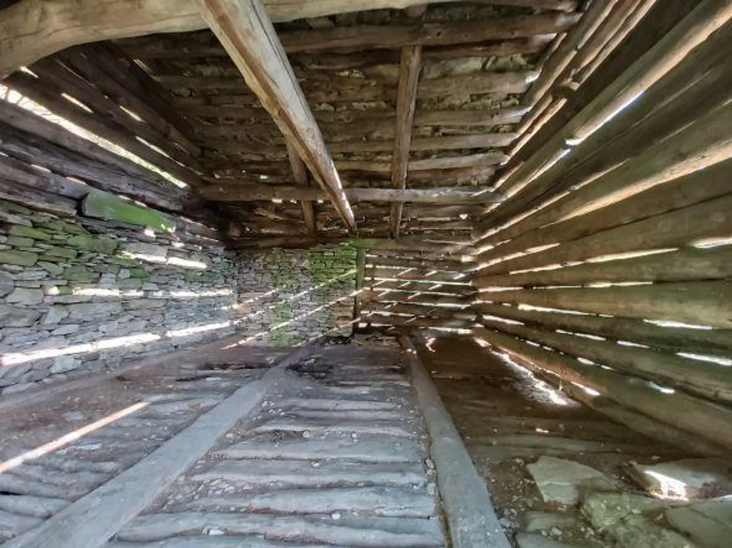 2 rustici da ristrutturare in una bellissima posizione - Foto 13 di 37