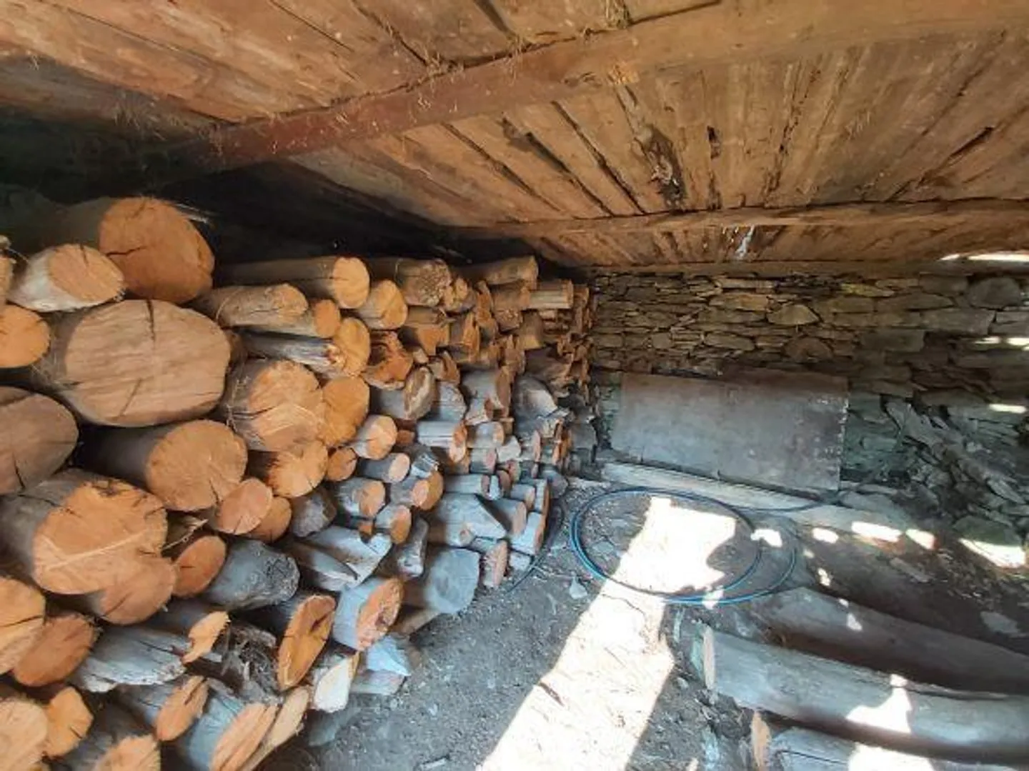 2 rustici da ristrutturare in una bellissima posizione - Foto 10 di 37