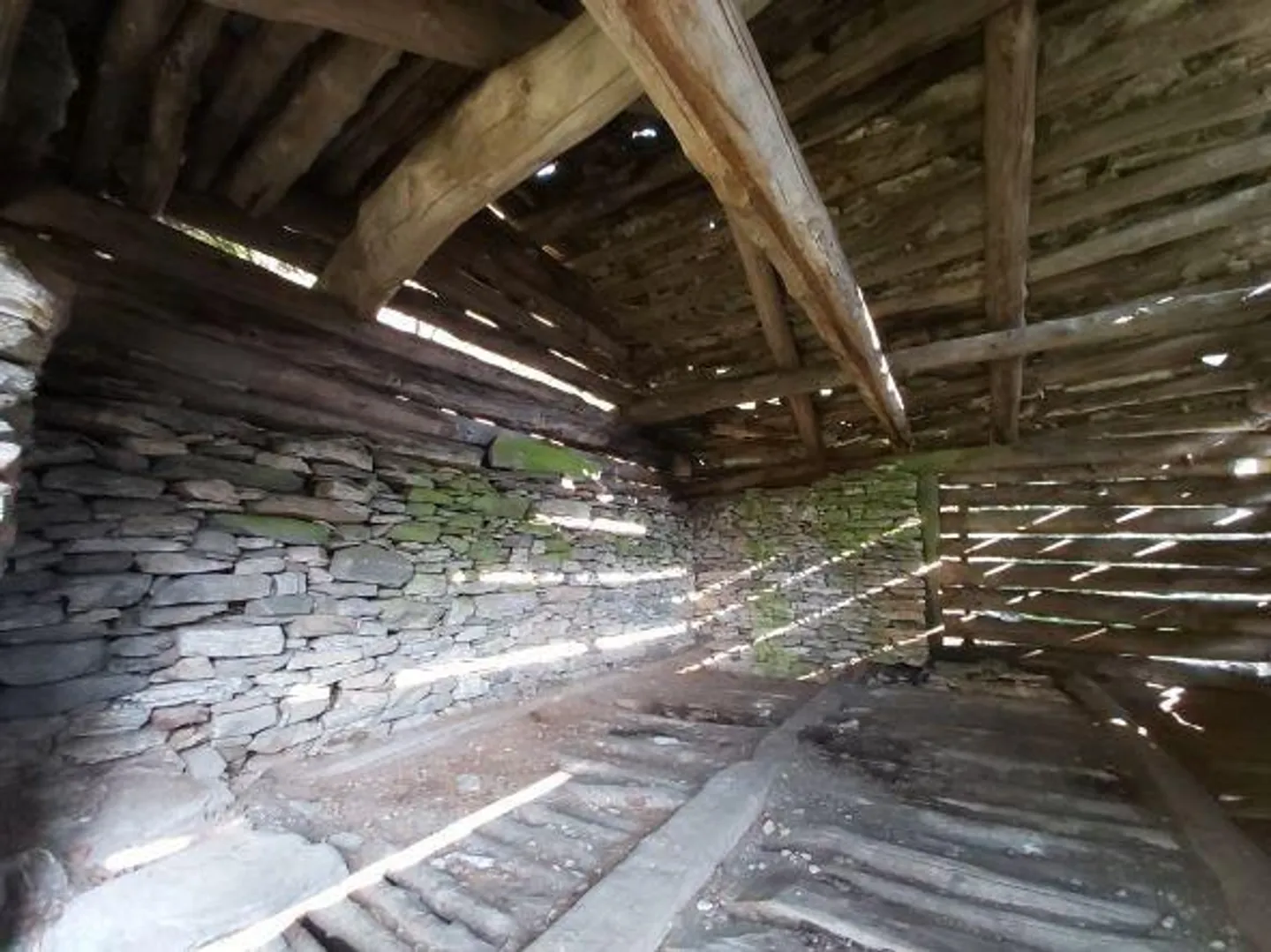 2 rustici da ristrutturare in una bellissima posizione - Foto 14 di 37