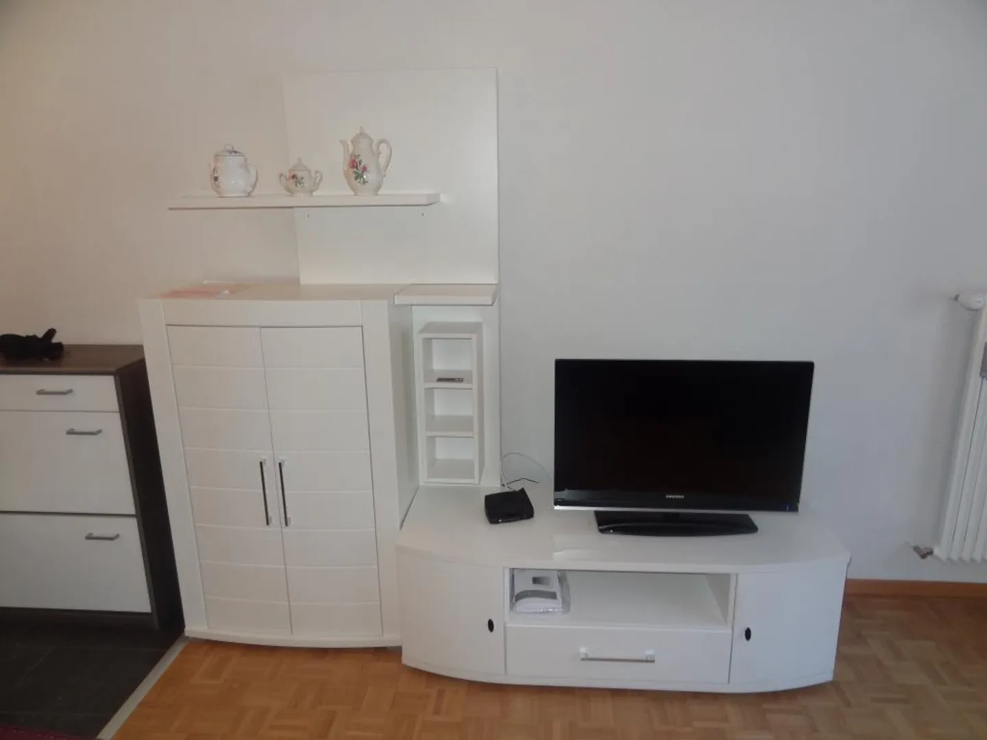 For rent for the winter season: Beautiful 2.5-room apartment by the 18-hole golf course with parking in front of the building! - Photo 3 of 9