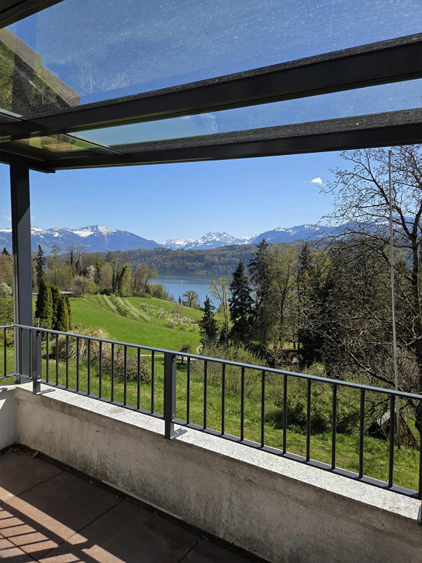 Maisonette idyllique avec vue sur la verdure et le lac - Photo 1 sur 11