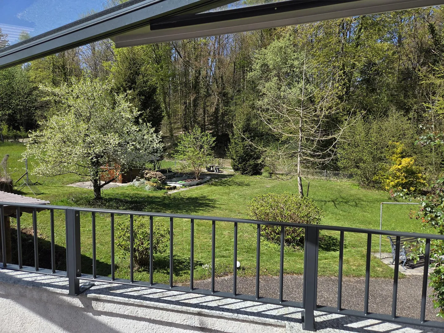 Maisonette idyllique avec vue sur la verdure et le lac - Photo 2 sur 11