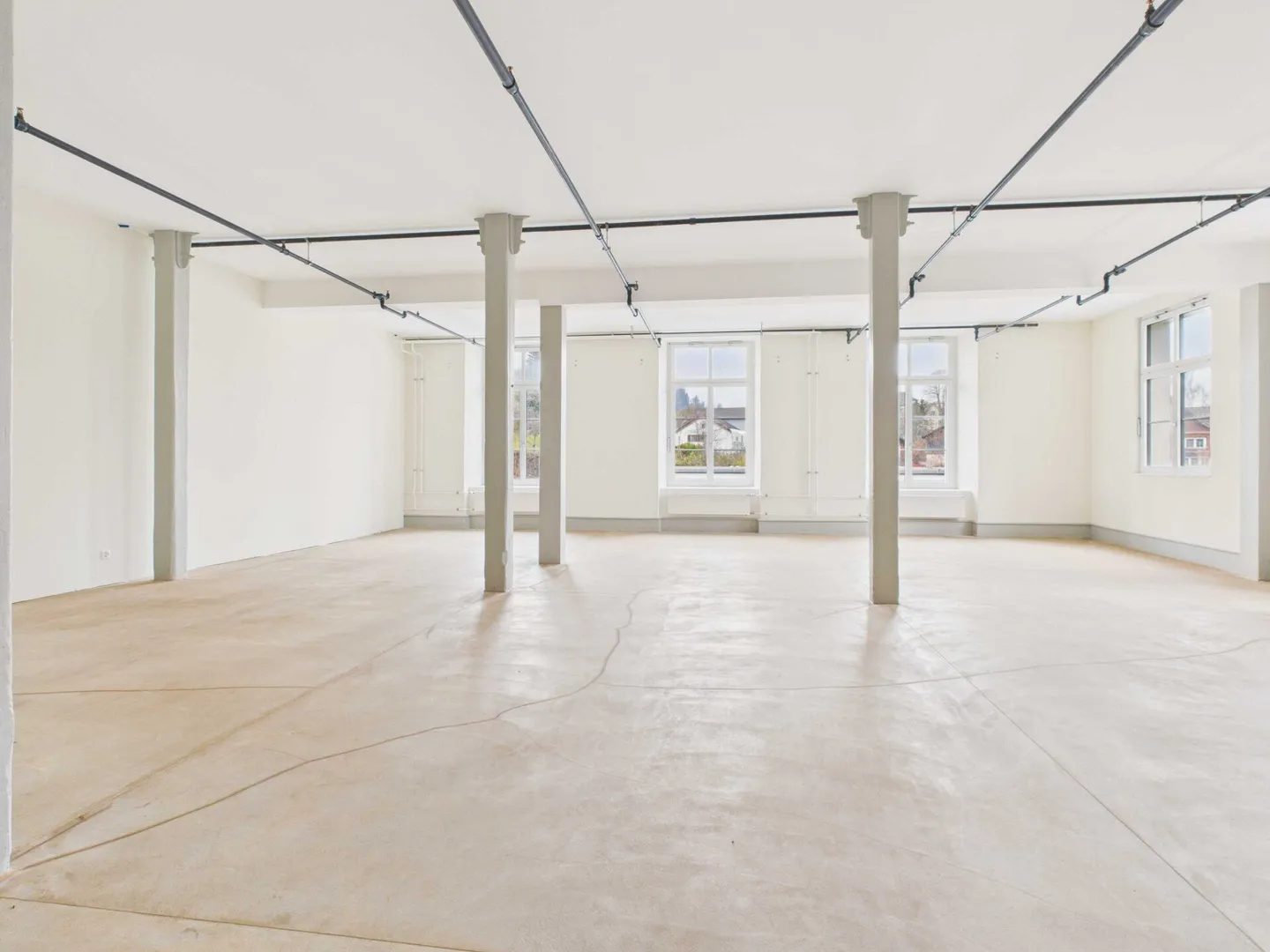 Espaces commerciaux flexibles dans un bâtiment commercial moderne avec construction de coque exclusive - Photo 2 sur 6