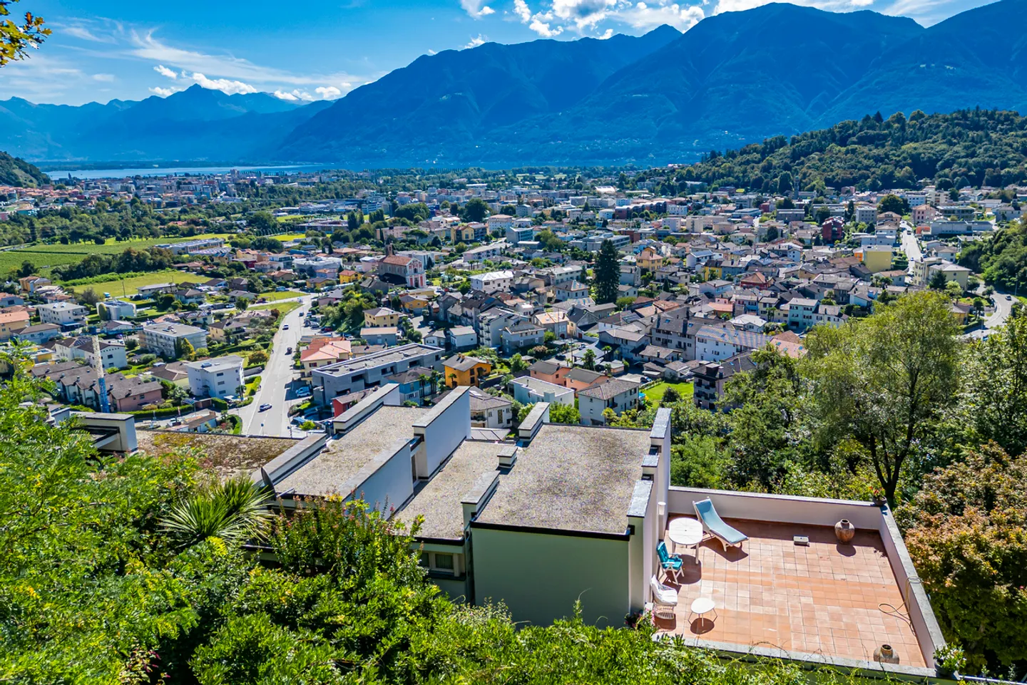 Stunning Villa with Lake View - Photo 16 of 16