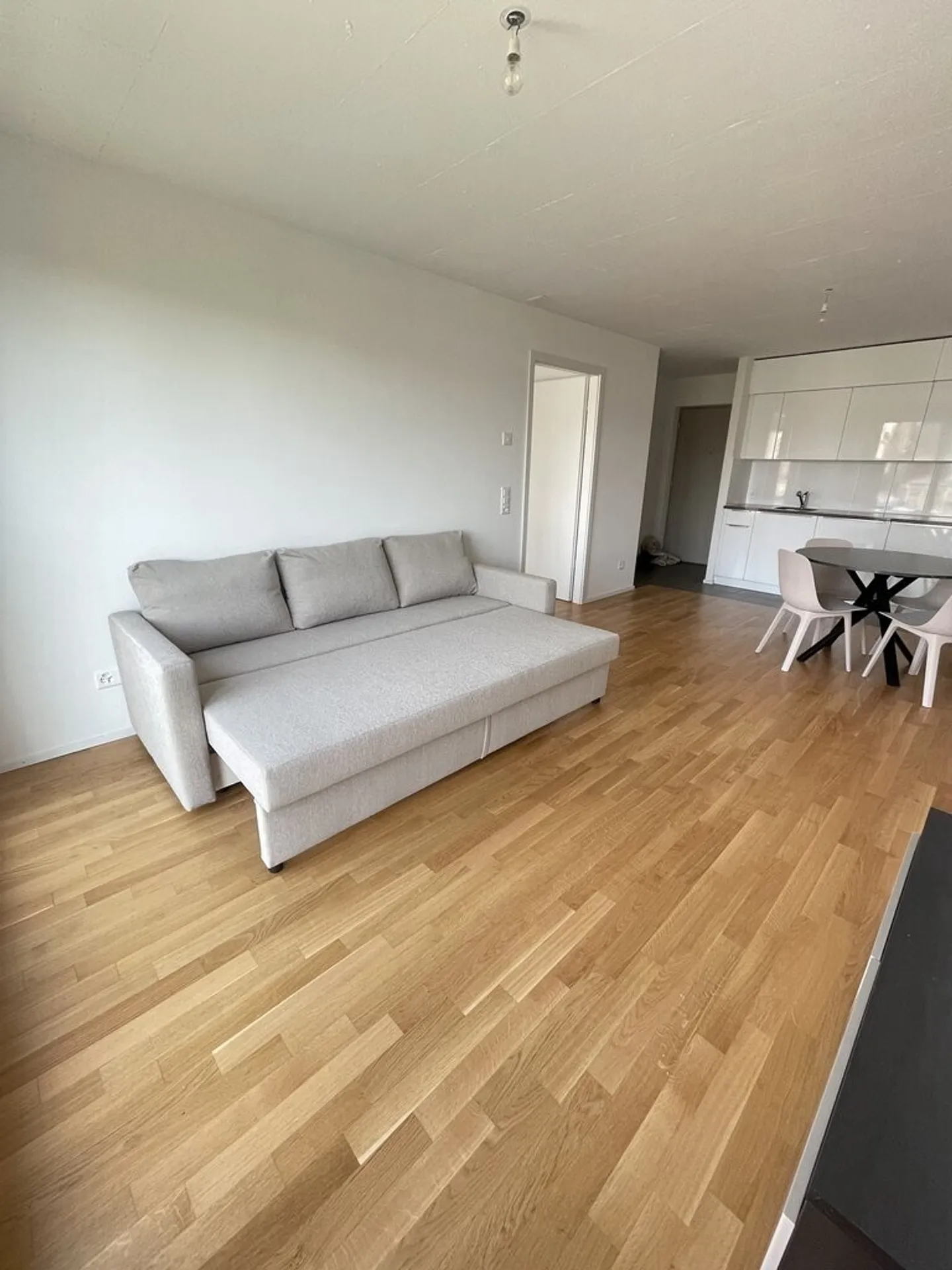 To seize! Magnificent furnished accommodation just steps from the CFF train station! - Photo 3 of 6