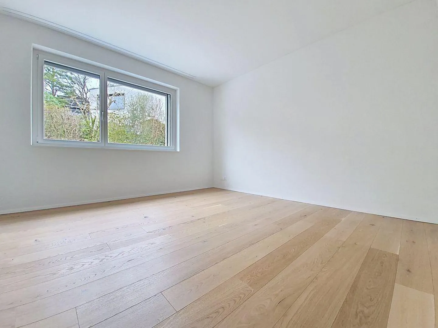 Appartamento moderno di 4,5 stanze con ampia terrazza in una posizione tranquilla - Foto 9 di 11