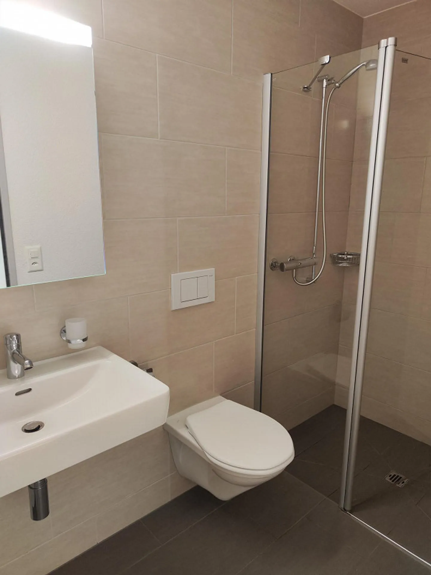 Moderno appartamento di 4,5 stanze con balcone a Oberuzwil - Foto 9 di 12