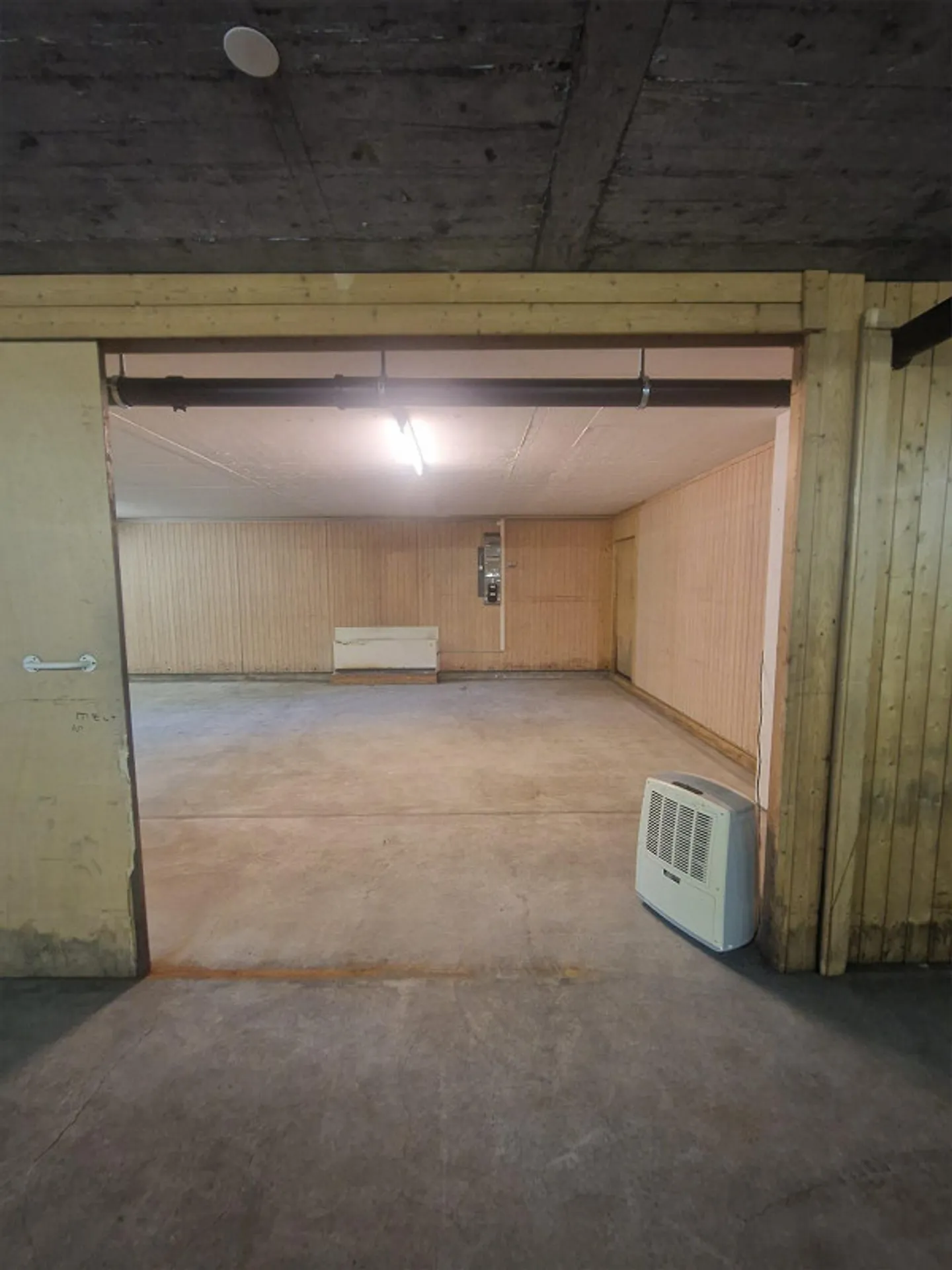 Espace de stockage / hobby polyvalent (62 m²) à Abtwil SG – Disponible immédiatement - Photo 2 sur 9