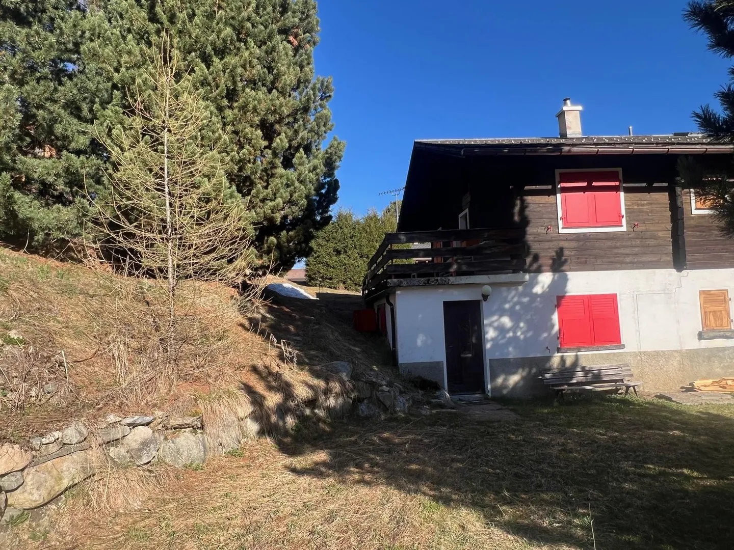 For sale in Tzoumaz a row chalet with 4 rooms in a quiet neighborhood - Photo 2 of 13