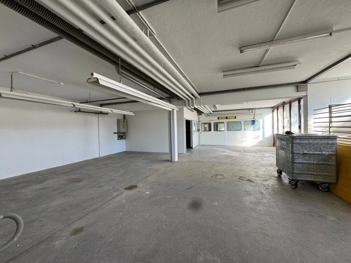 Verkauf oder Vermietung von Gewerbe-/Büro-/Verwaltungsimmobilie mit Büros in Balerna - Foto 25 von 33