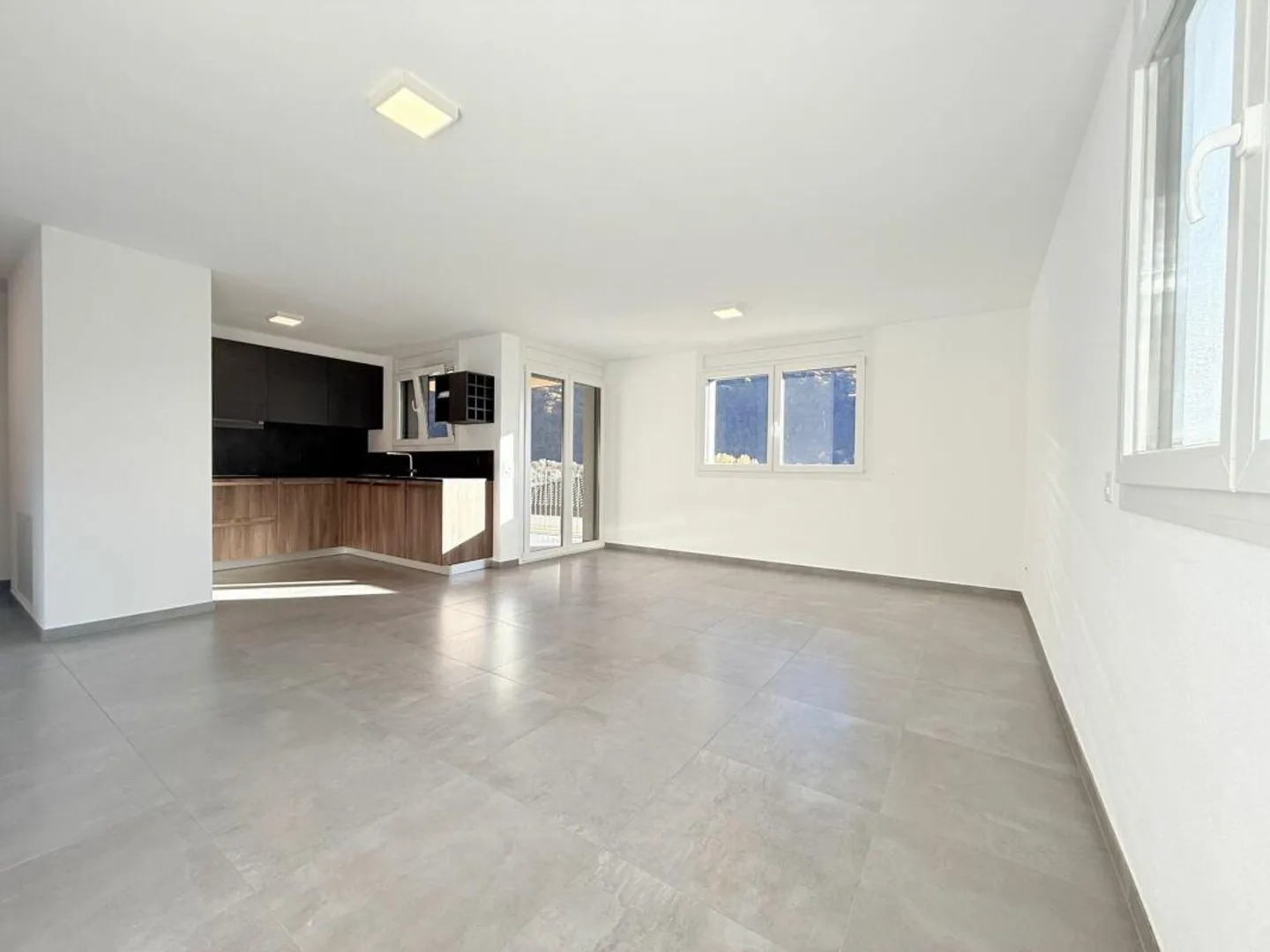 Neue 4,5-Zimmer-Wohnung mittlerer/höherer Standard in Gebäuden... - Foto 4 von 12